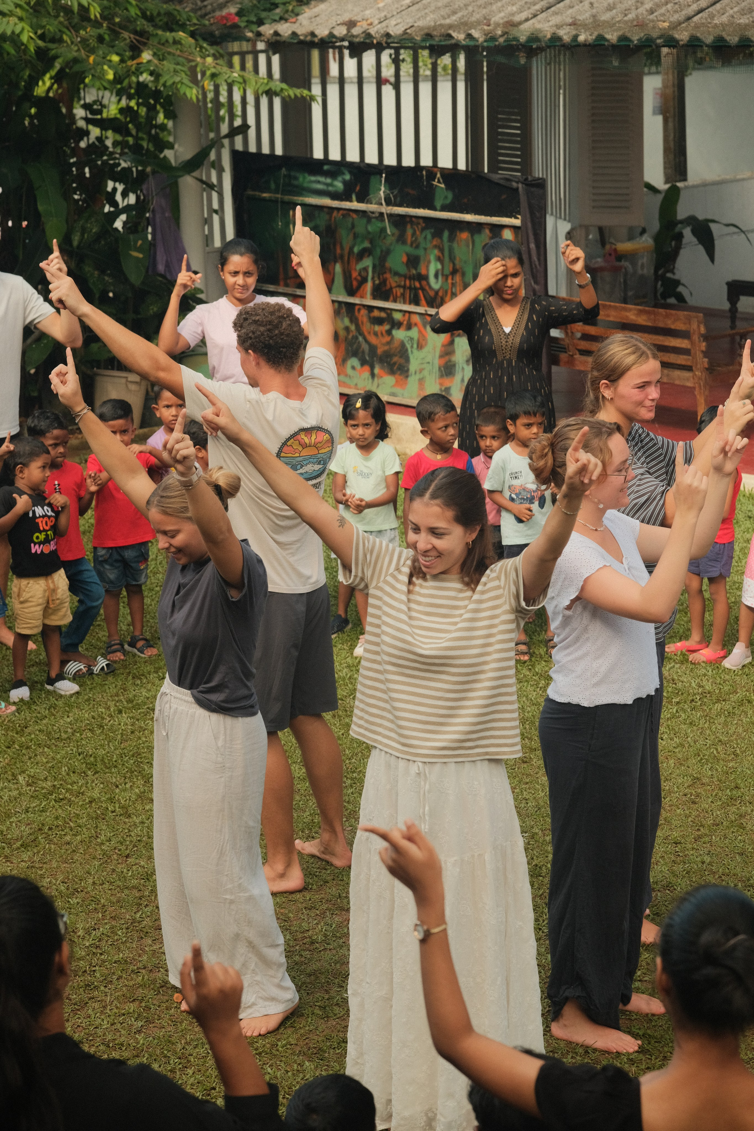 Volunteers. Creative travel photographer — Berg Daria
