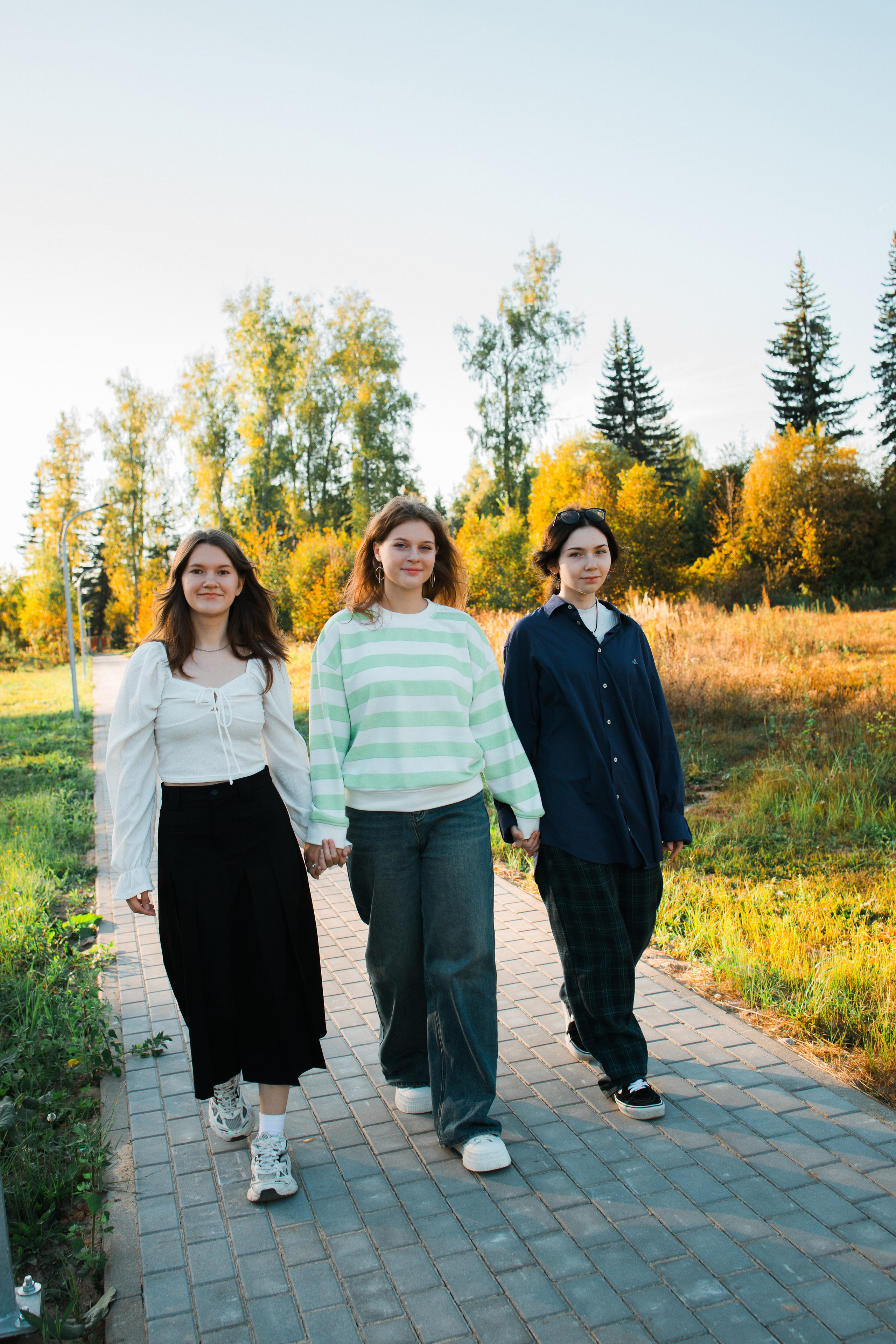 Осенняя фотосессия для выпускных альбомов 11 классов в Тарусе 2025 год. Выпускные альбомы в Серпухове