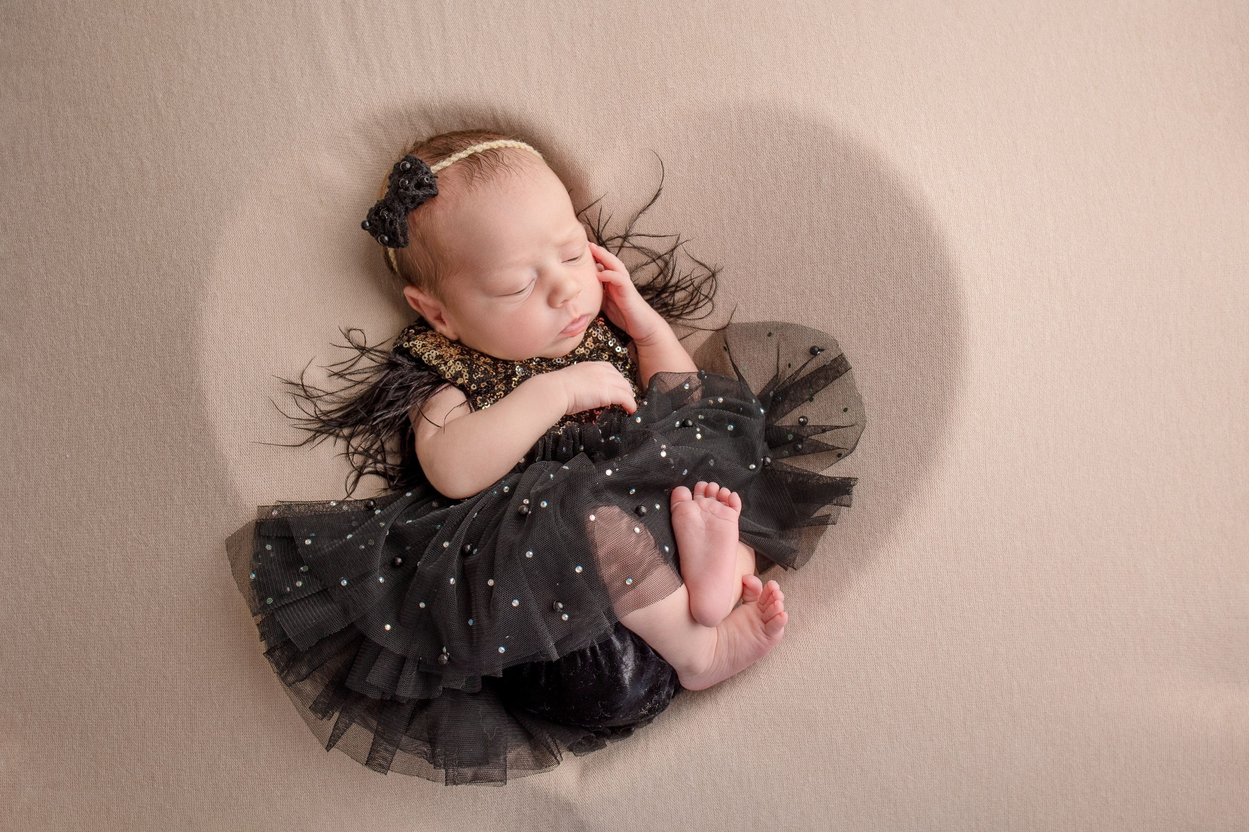 Нежная и милая фотосессия первых дней жизни Вашего ребенка в Минске. Фотограф новорождённых Минск — стоимость newborn фотосессии в Минске