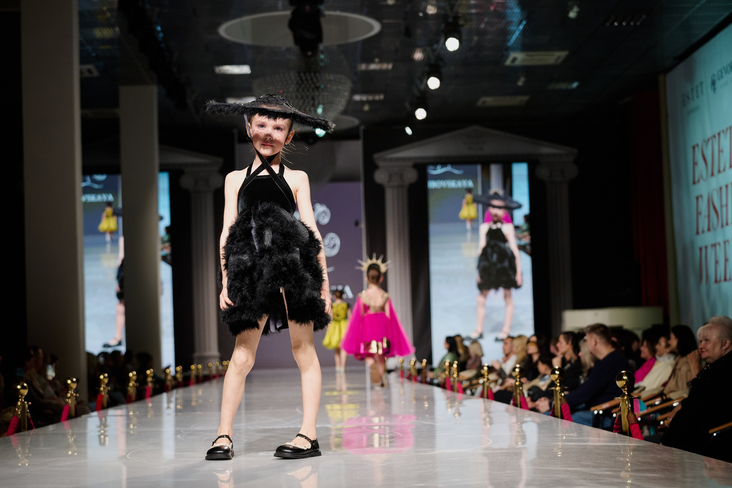 ESTET FASHION WEEK ВЕСНА — 2025. Фотограф Роман Адлер