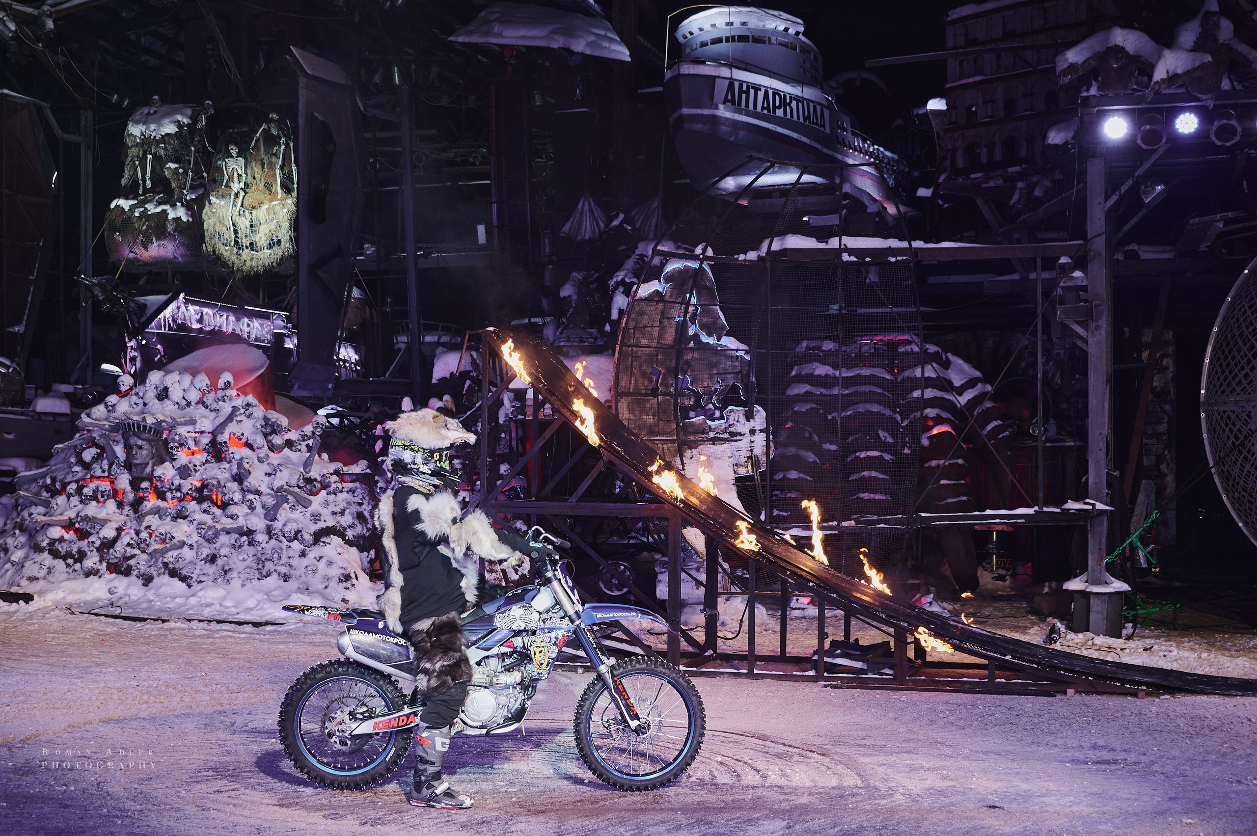 Новогодняя сказка от Ночных волков. Фотограф Роман Адлер