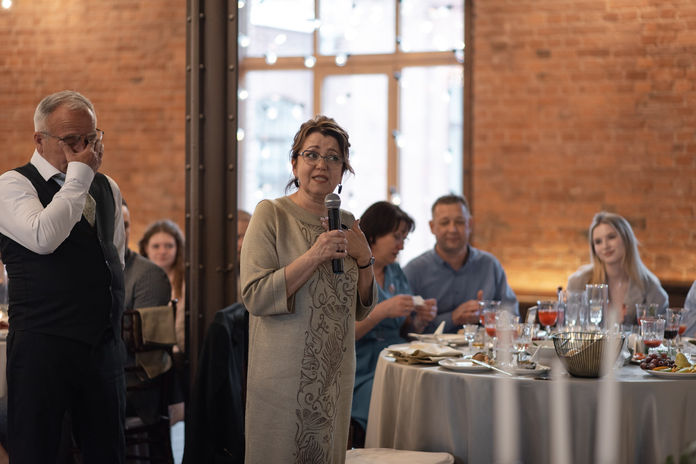 свадебный банкет в весеннем лофте