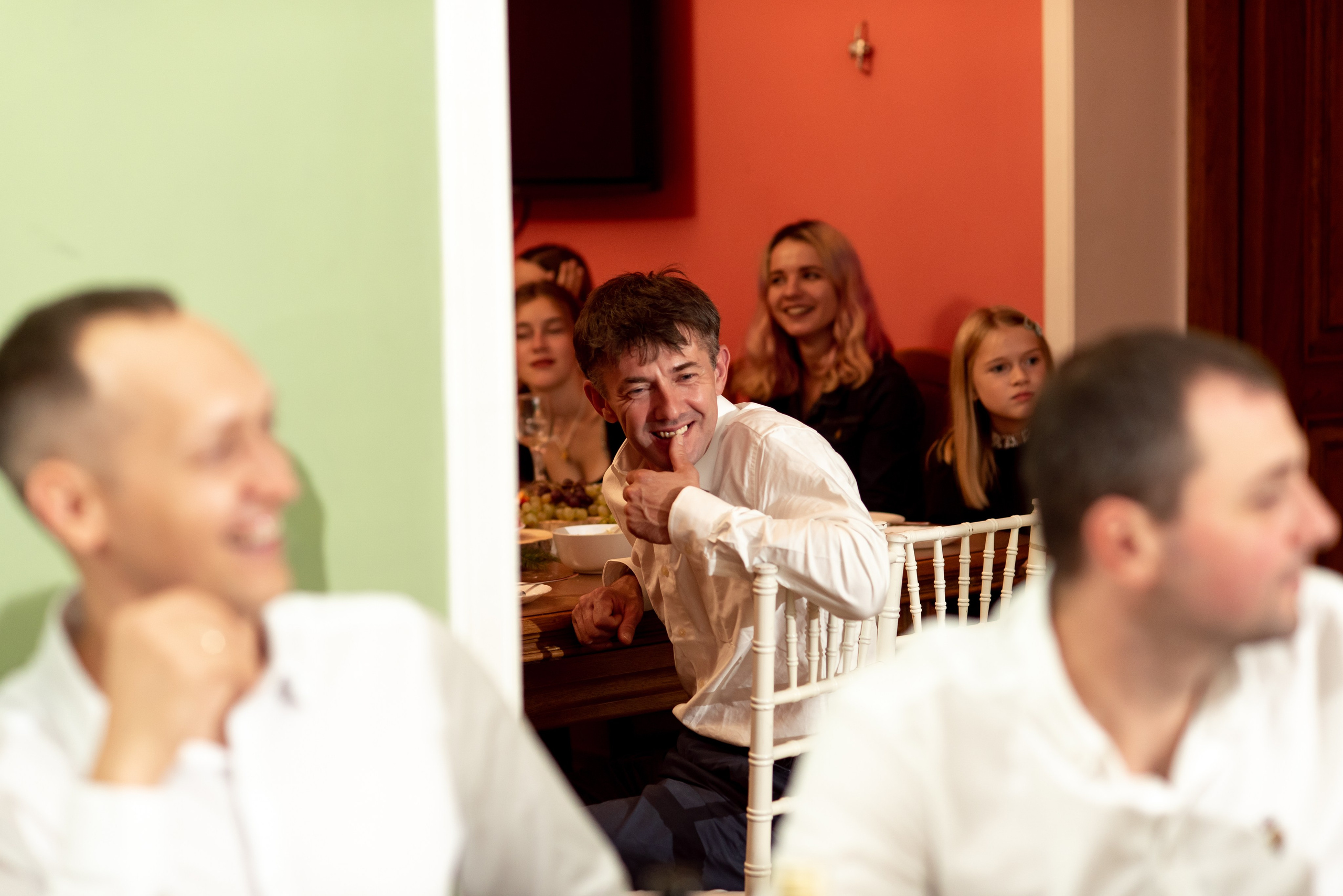 Камерная загородная свадьба в коттедже. Анастасия Петрович фотограф, фотокорреспондент в Москве и Санкт-Петербурге. Фотосъёмка репортажа, мероприятия, корпоративная съёмка, контент