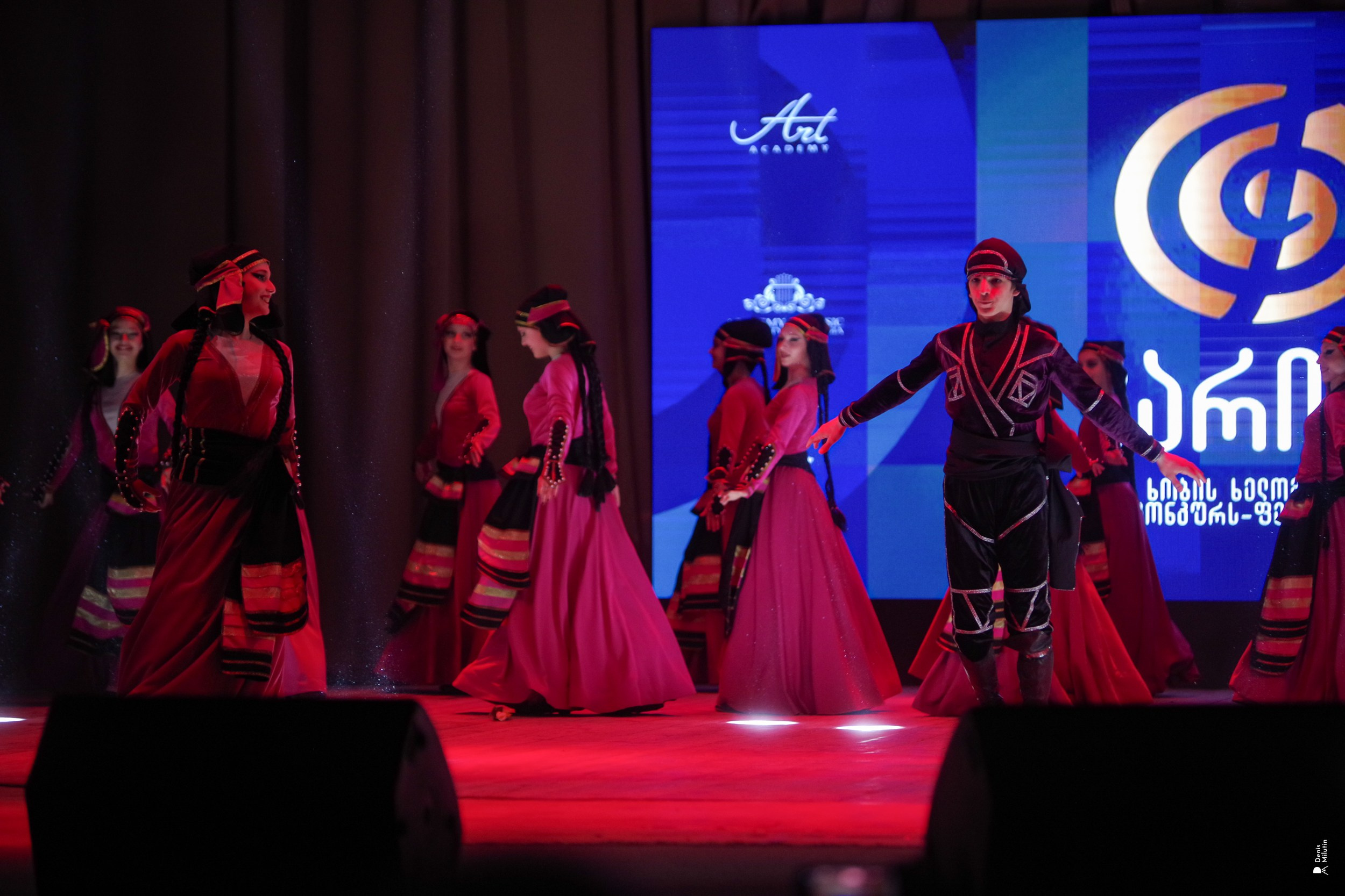 Танцы в Хоби. Портретный фотограф Денис Милютин