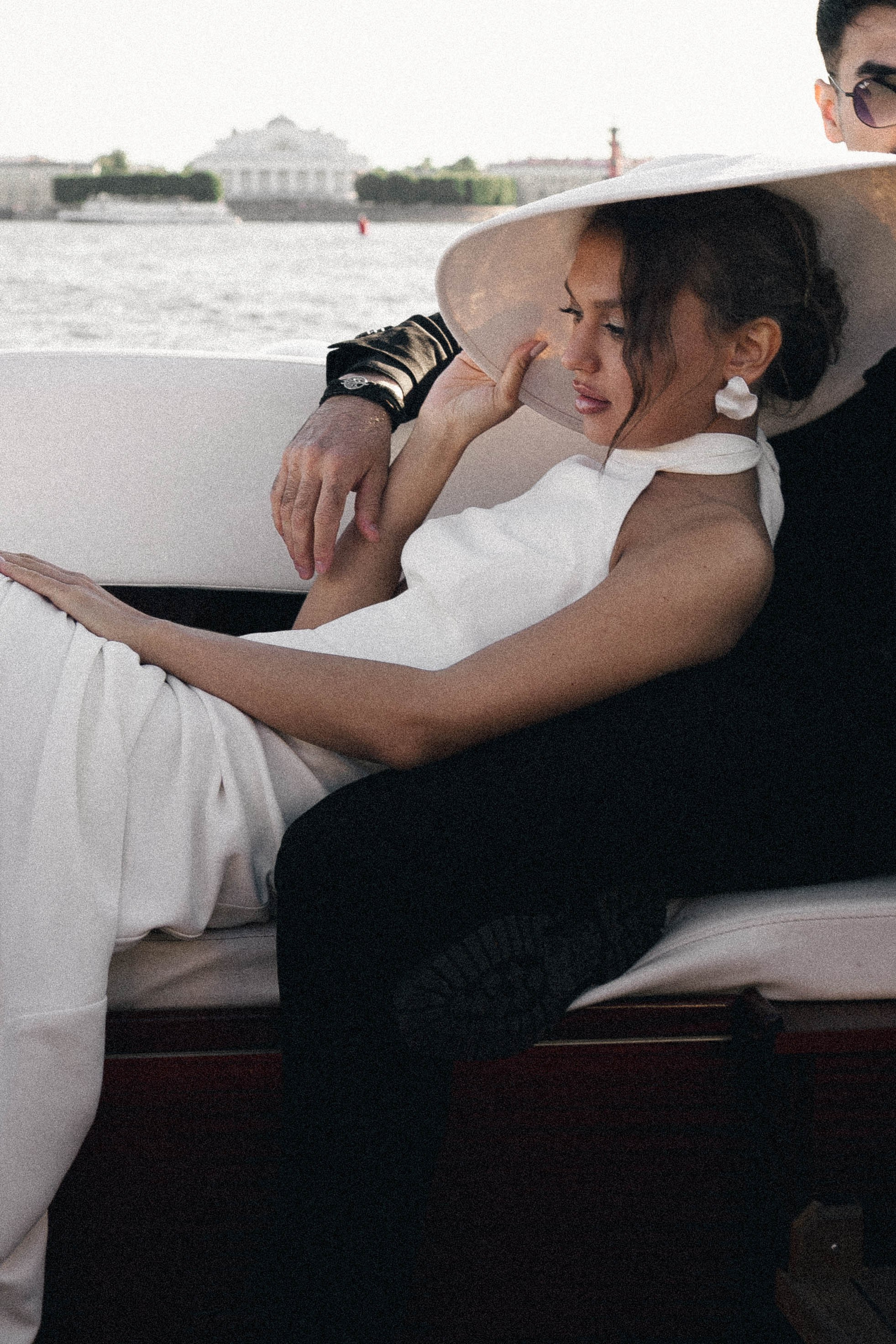 СВАДЕНБНАЯ СЬЕМКА НА КАТЕРЕ ПО КАНАЛАМ САНКТ-ПЕТЕРБУРГА И В АКВАТОРИИ НЕВЫ. Профессиональный фотограф, Санкт-Петербург — Виктория Богомолова