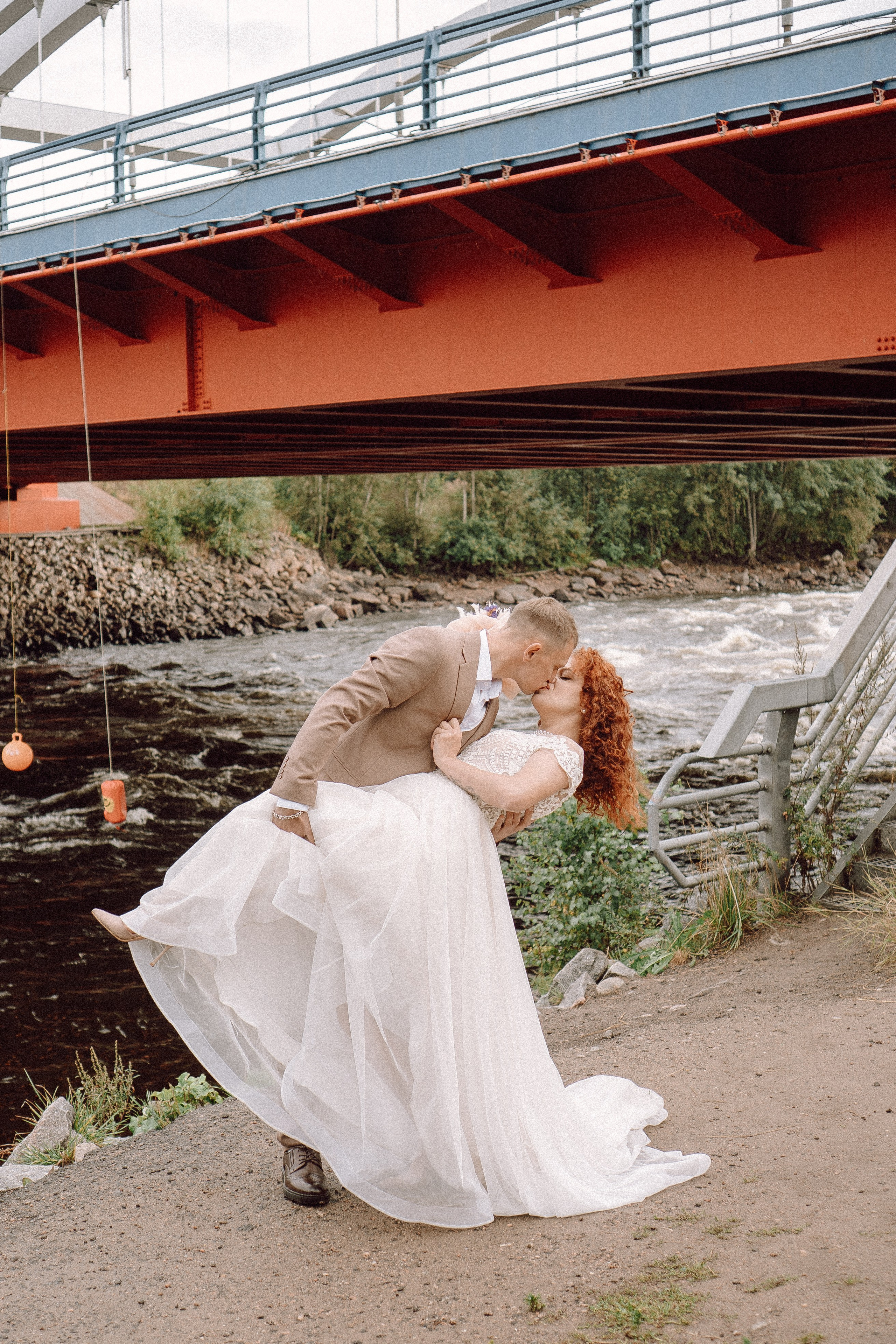 СВАДЕБНАЯ ФОТОСЕССИИЯ ПАРЫ В ГОРОДЕ ПРИОЗЕРСК В СОСНОВОМ ЛЕСУ И С ПИКАПОМ. Профессиональный фотограф, Санкт-Петербург — Виктория Богомолова