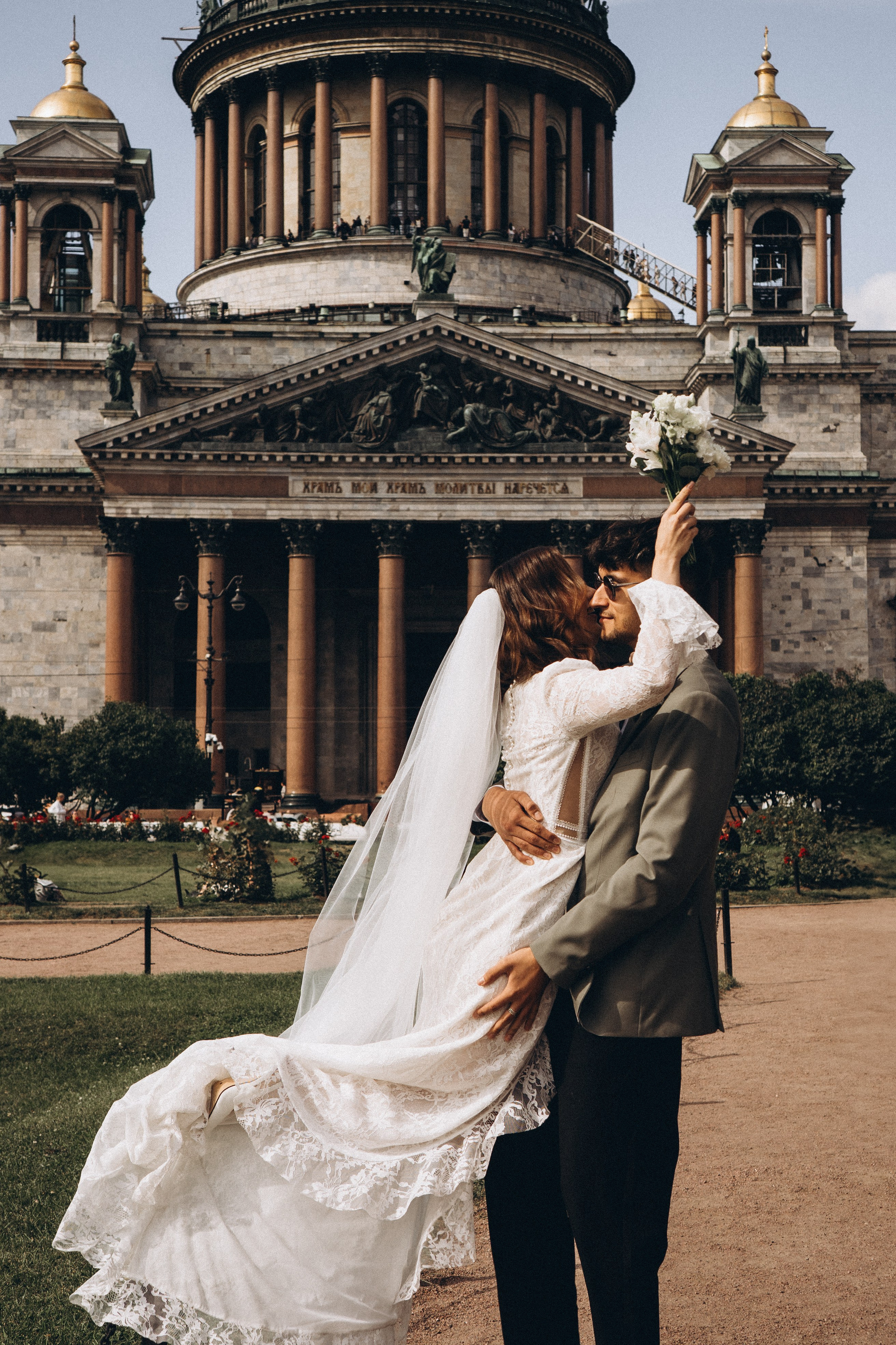 СВАДЕБНАЯ ПРОГУЛКА ВОЗЕ ИСАИКЕВСКОГО СОБОРА АСТОРИИ И ЗАКОНОДАЛЕТНОГО СОБРАНИЯ. Профессиональный фотограф, Санкт-Петербург — Виктория Богомолова