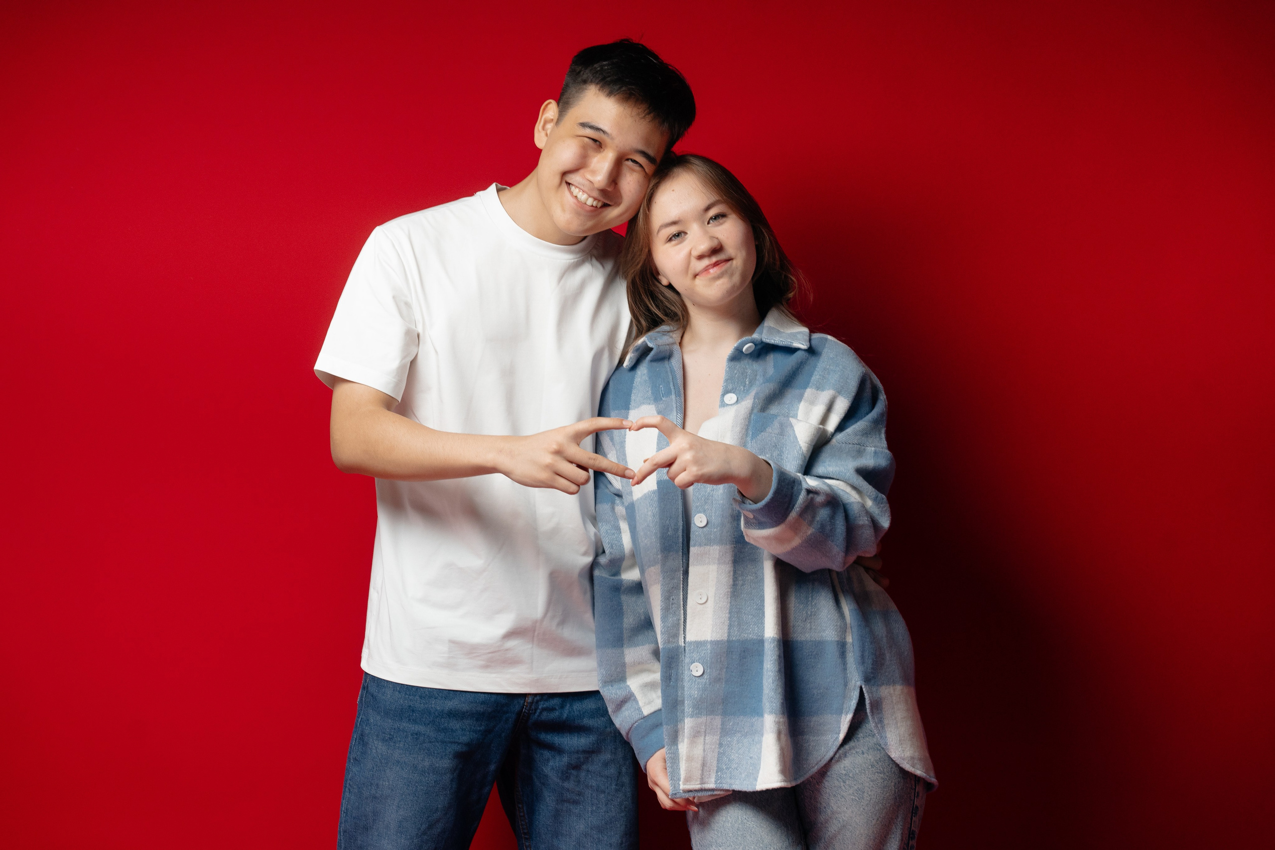 По двое. Выпускные альбомы в Нур-Султане (Астана) и по всему Казахстану