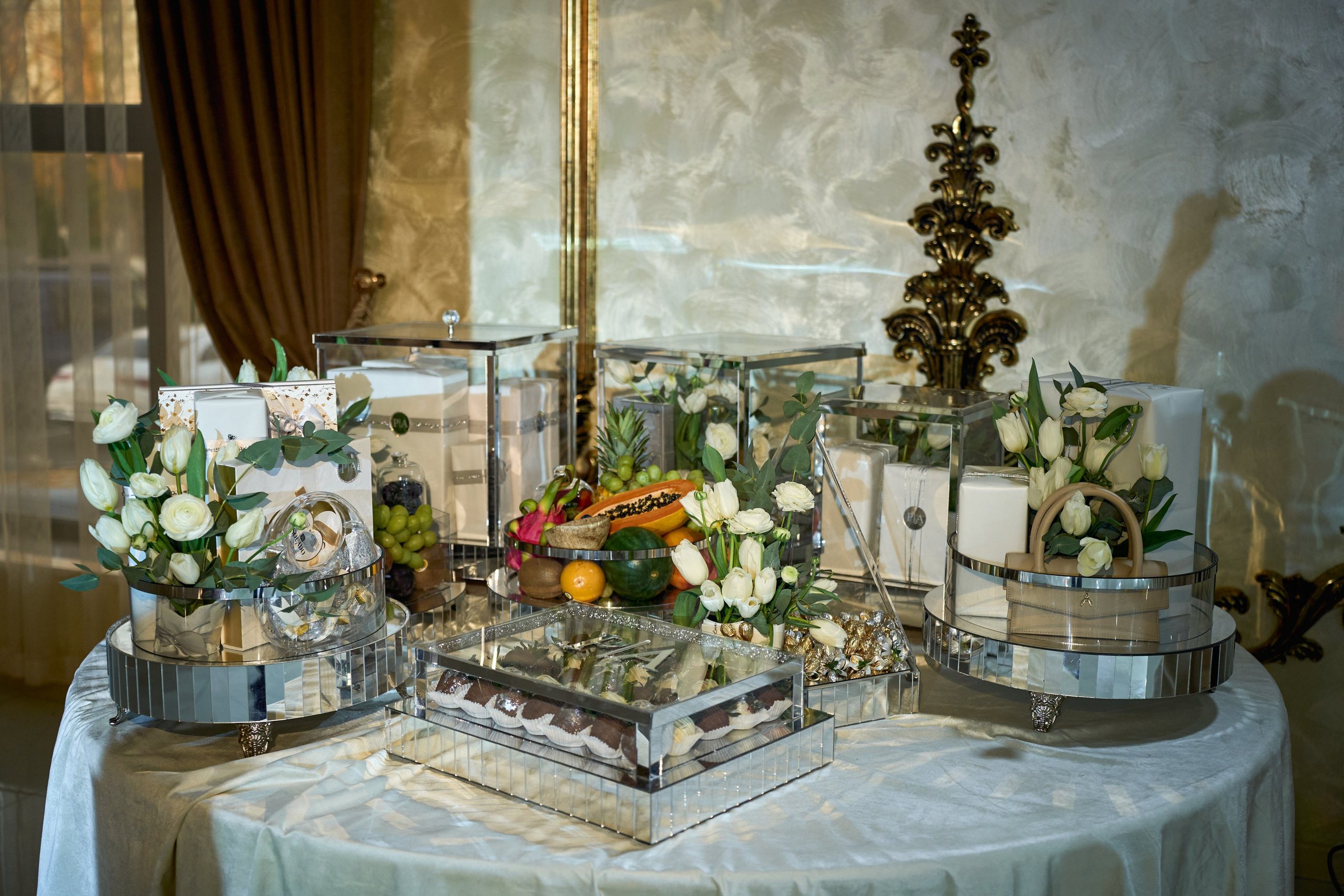 Красивое и чувственное сватовство Рафаэля & Алины в GOLDEN PALACE от ТВИНС СТУДИО. ТВИНС СТУДИО — лучшие свадебные фотографы и видеографы в Краснодаре