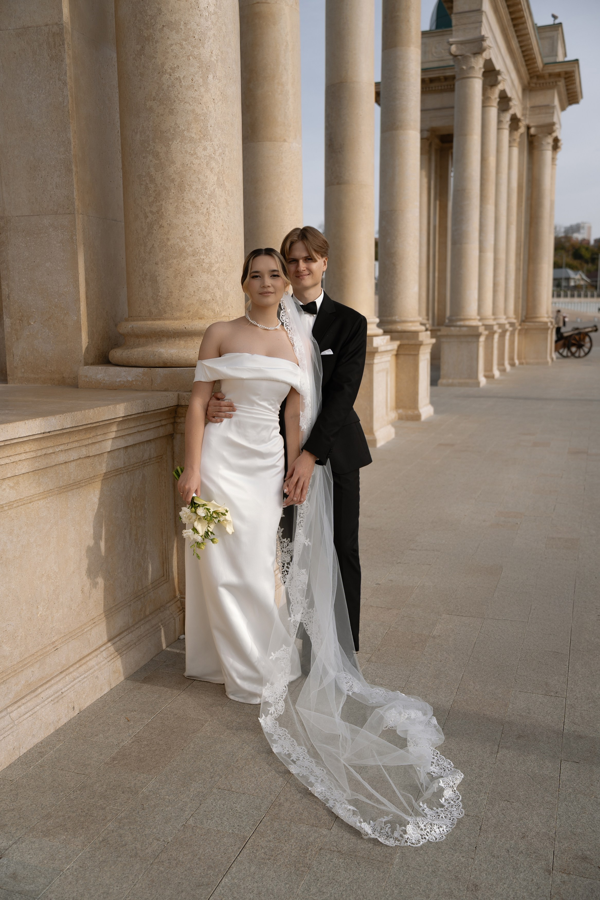 Колоннада на Набережной реки Белой (ост. Монумент Дружбы). Свадебный фотограф в Уфе Лилия Сова