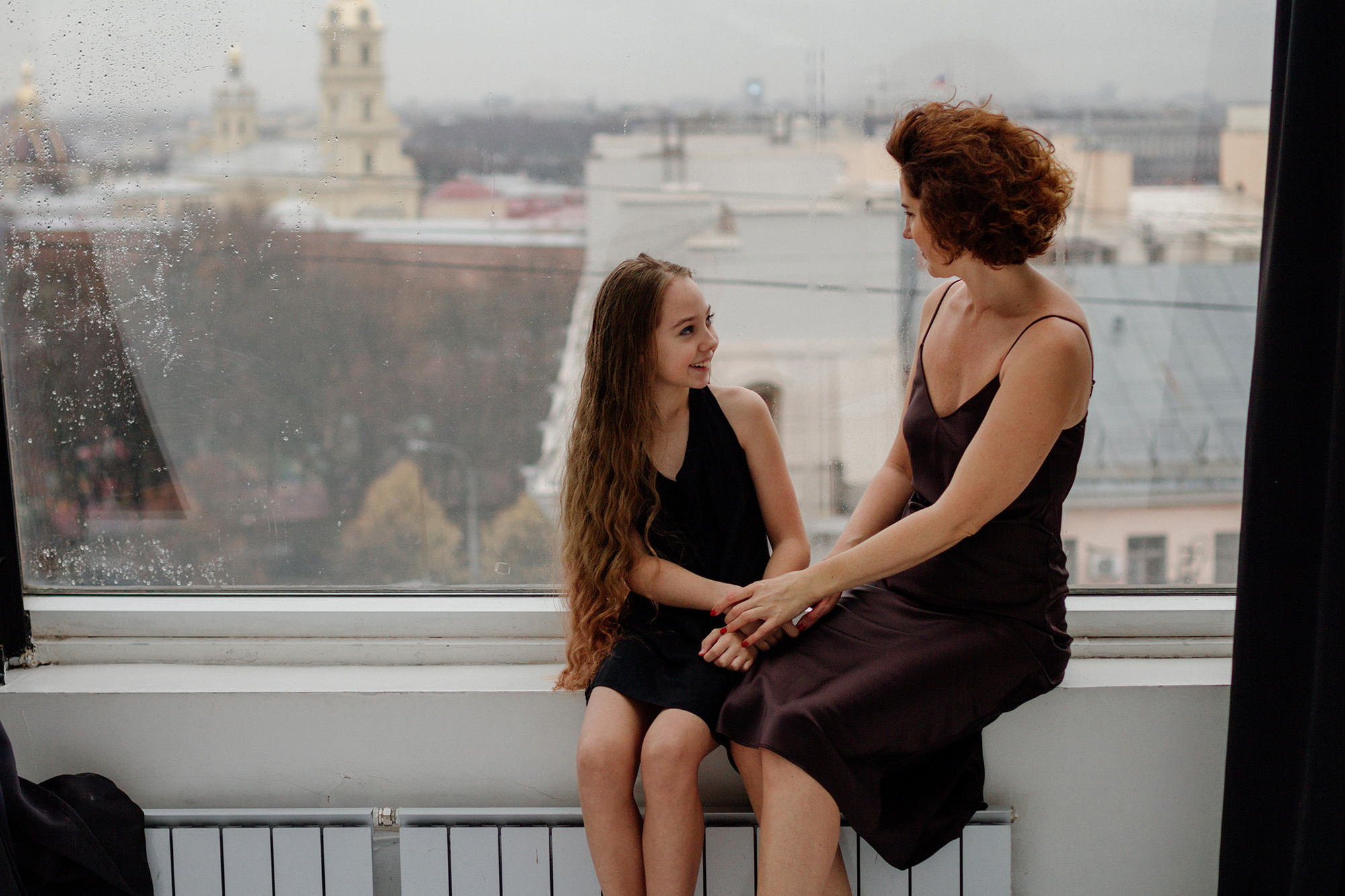 Мама и дочка студийная фотосессия. Семейный лайфстайл фотограф в Санкт-Петербурге Мария Шумилина