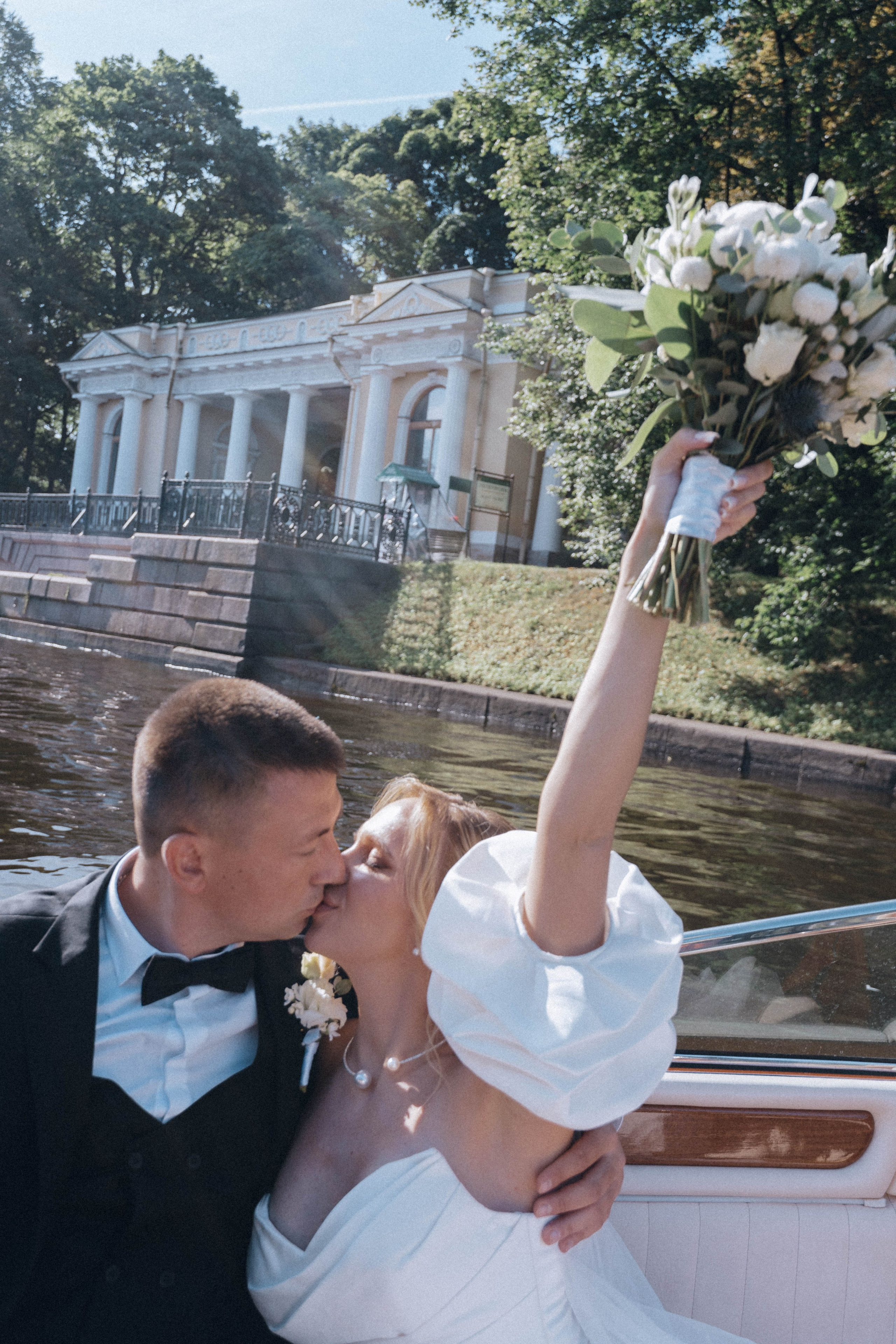 СВАДЕНБНАЯ СЬЕМКА НА КАТЕРЕ ПО КАНАЛАМ САНКТ-ПЕТЕРБУРГА И В АКВАТОРИИ НЕВЫ. Профессиональный фотограф, Санкт-Петербург — Виктория Богомолова