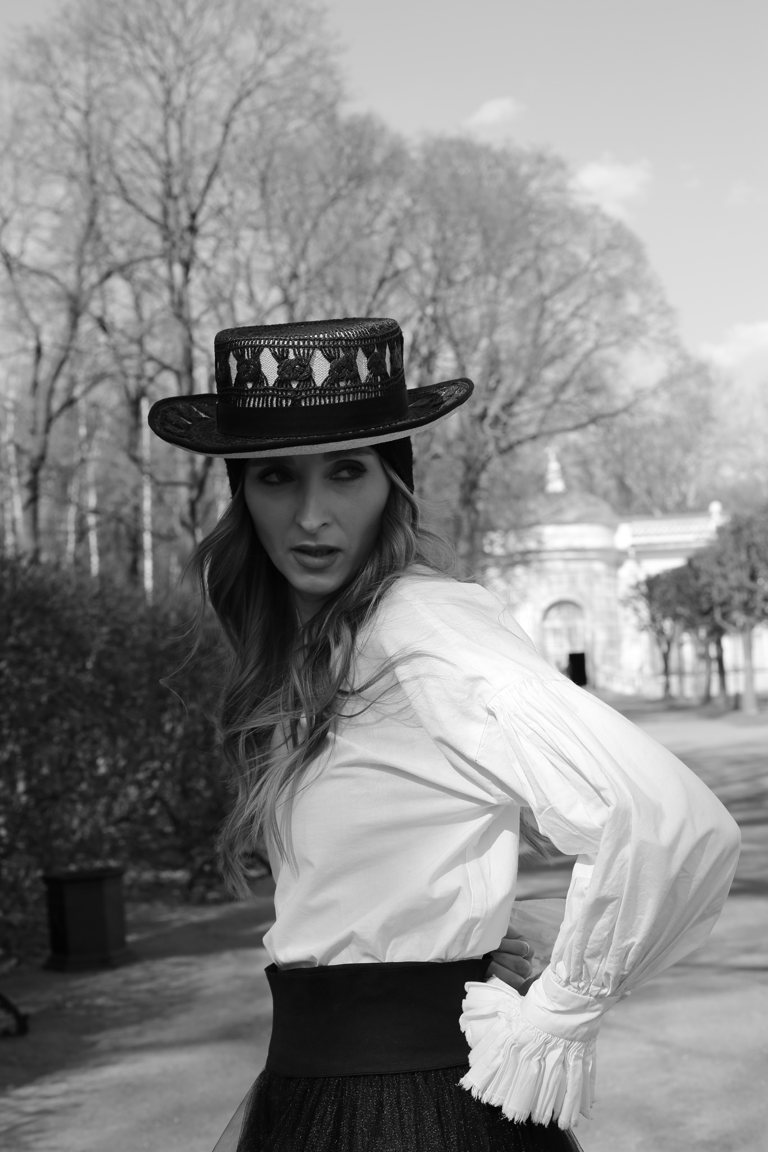 LOOKBOOK. Фешн дизайнер, фотограф, художник Яна Лазарева в Москве