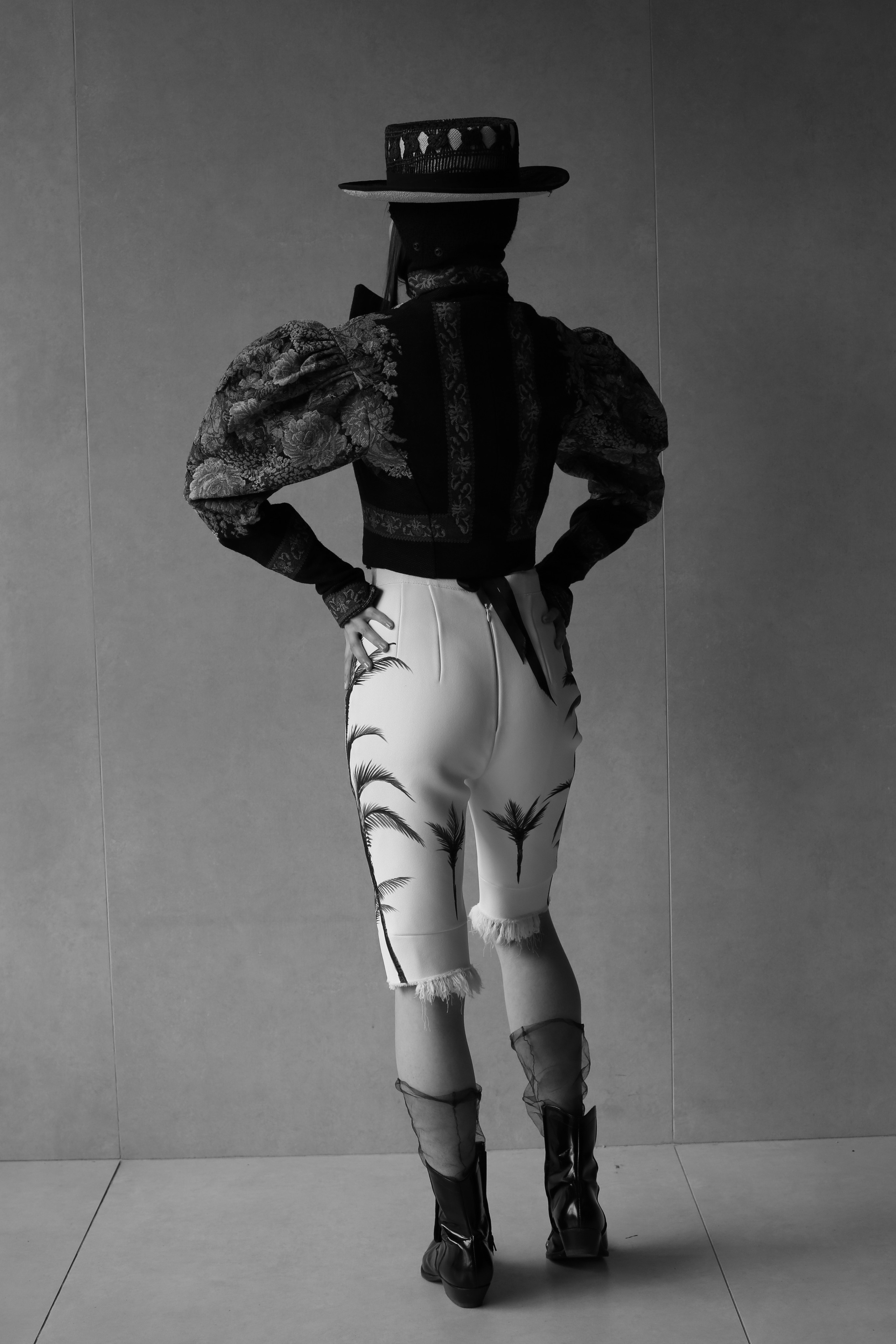 LOOKBOOK. Фешн дизайнер, фотограф, художник Яна Лазарева в Москве