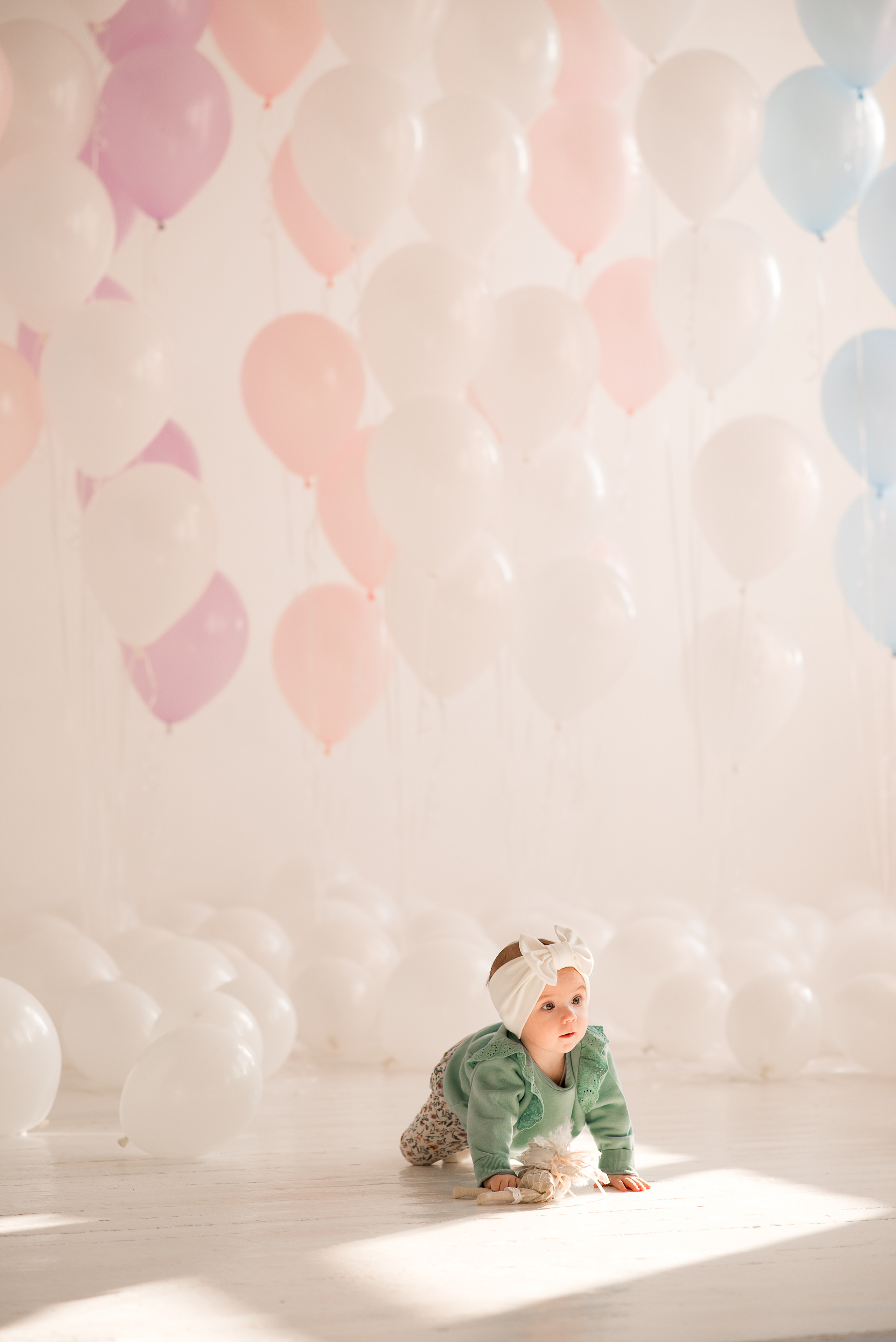 Фотосессия мамы и дочки с шариками в студии. Детский и семейный фотограф в Йошкар-Оле Светлана Кропочева