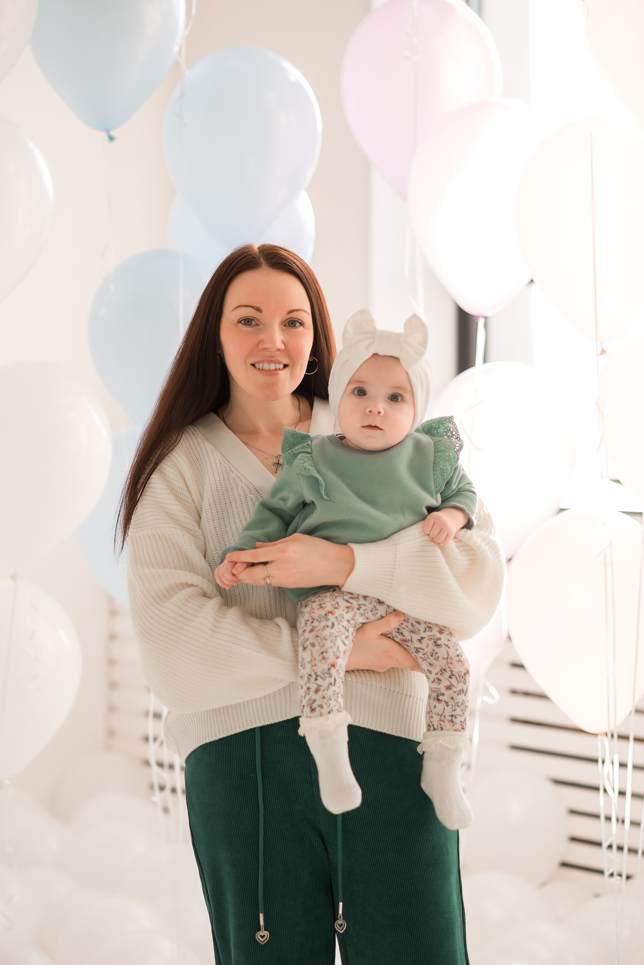 Фотосессия мамы и дочки с шариками в студии. Детский и семейный фотограф в Йошкар-Оле Светлана Кропочева