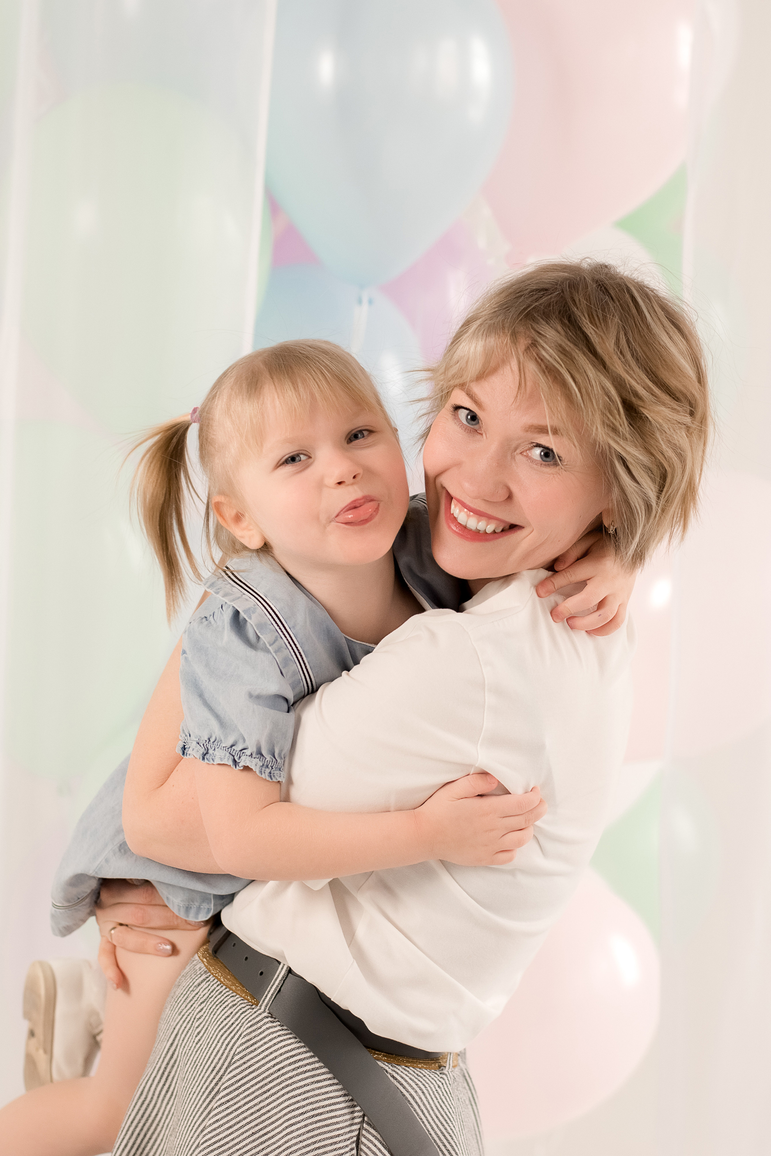 Фотосессия мамы и дочки в шариковой фотозоне. Детский и семейный фотограф в Йошкар-Оле Светлана Кропочева