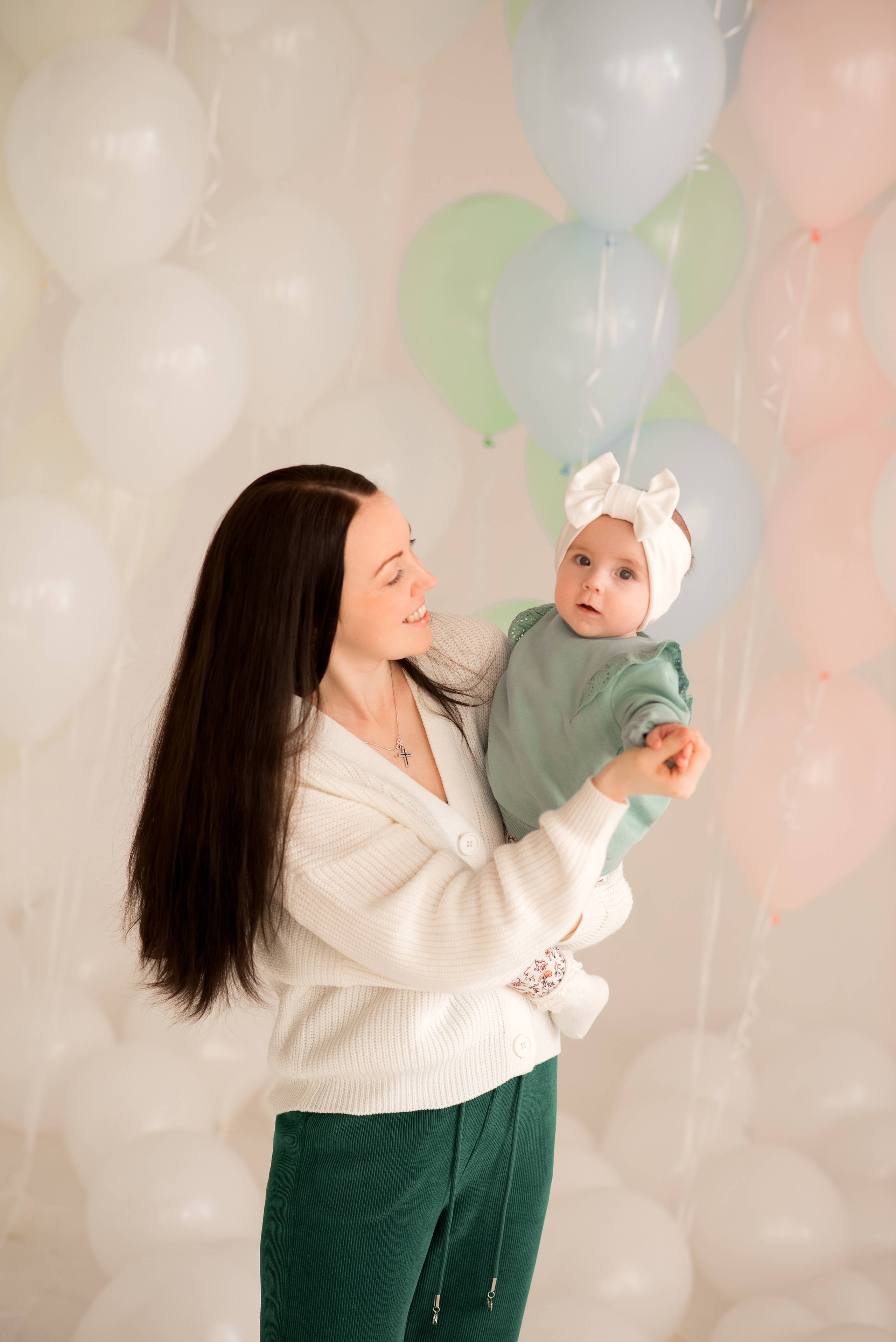 Фотосессия мамы и дочки с шариками в студии. Детский и семейный фотограф в Йошкар-Оле Светлана Кропочева