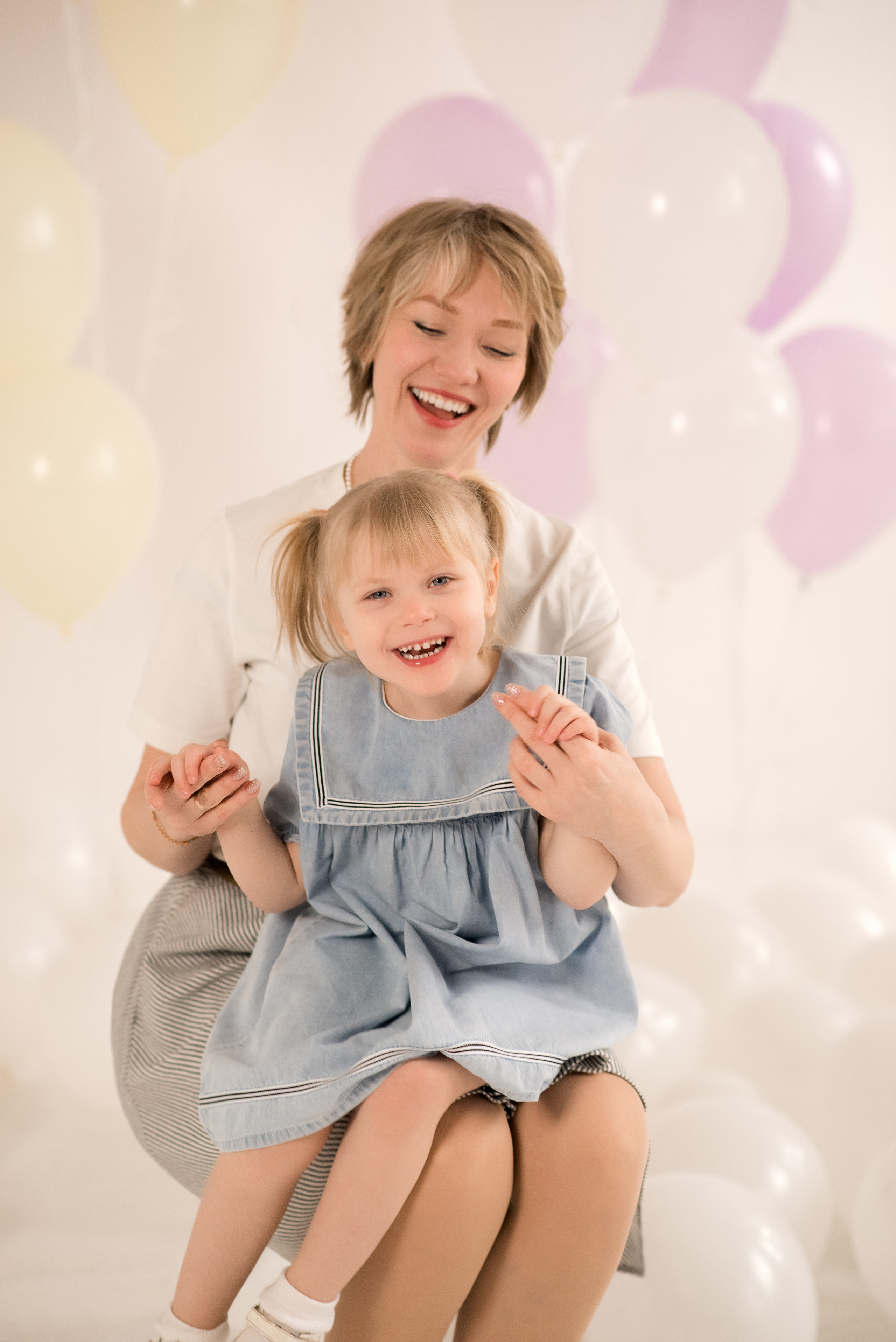 Фотосессия мамы и дочки в шариковой фотозоне. Детский и семейный фотограф в Йошкар-Оле Светлана Кропочева