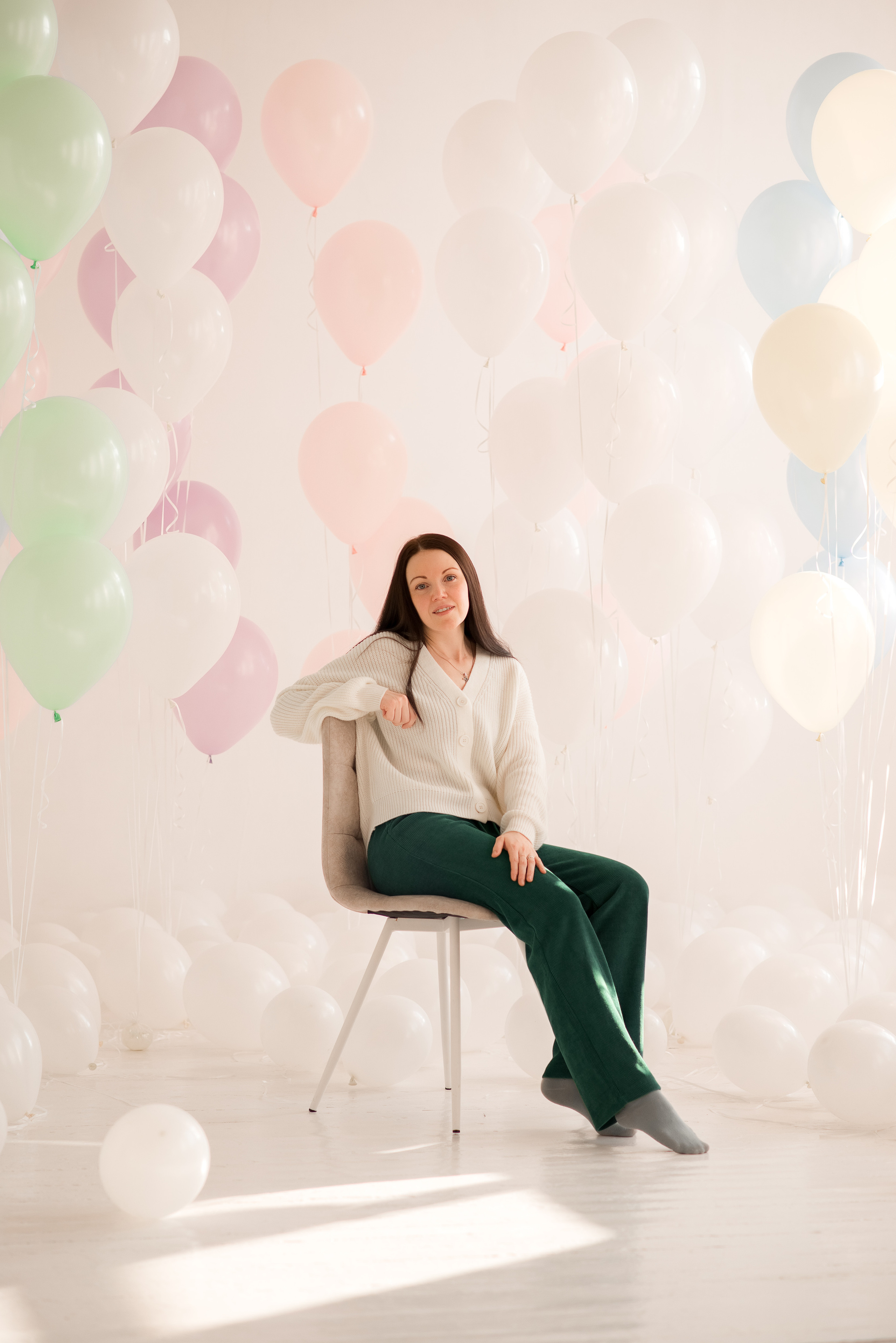 Фотосессия мамы и дочки с шариками в студии. Детский и семейный фотограф в Йошкар-Оле Светлана Кропочева