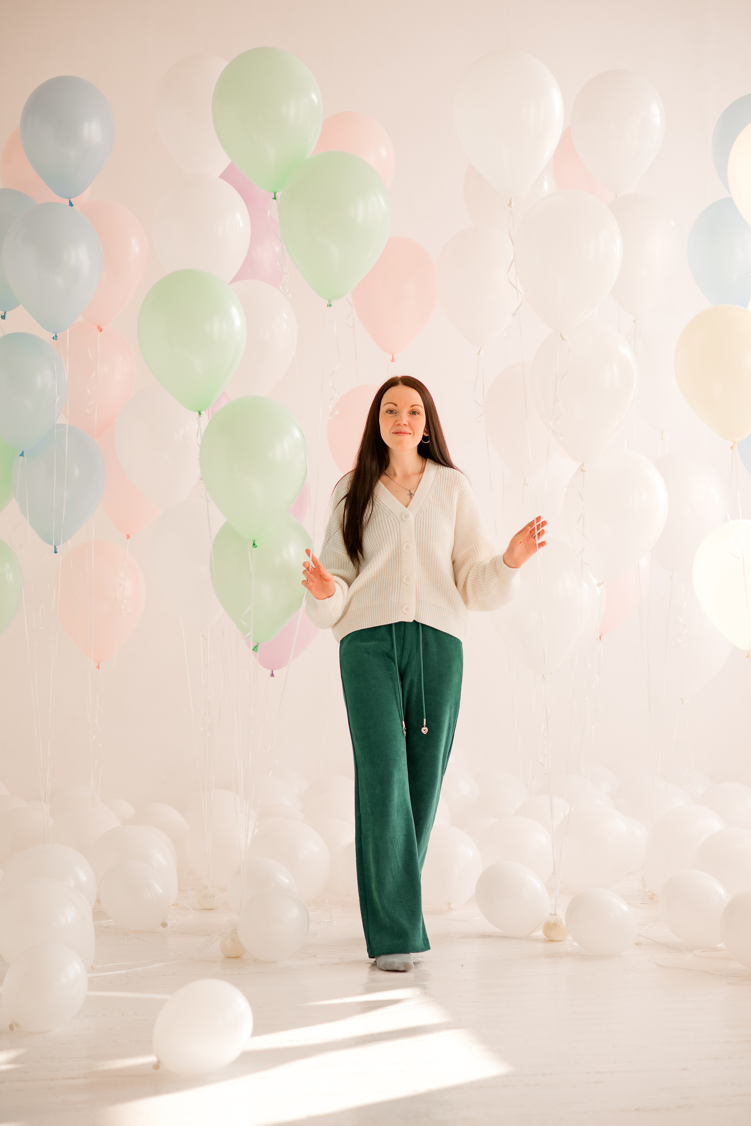 Фотосессия мамы и дочки с шариками в студии. Детский и семейный фотограф в Йошкар-Оле Светлана Кропочева