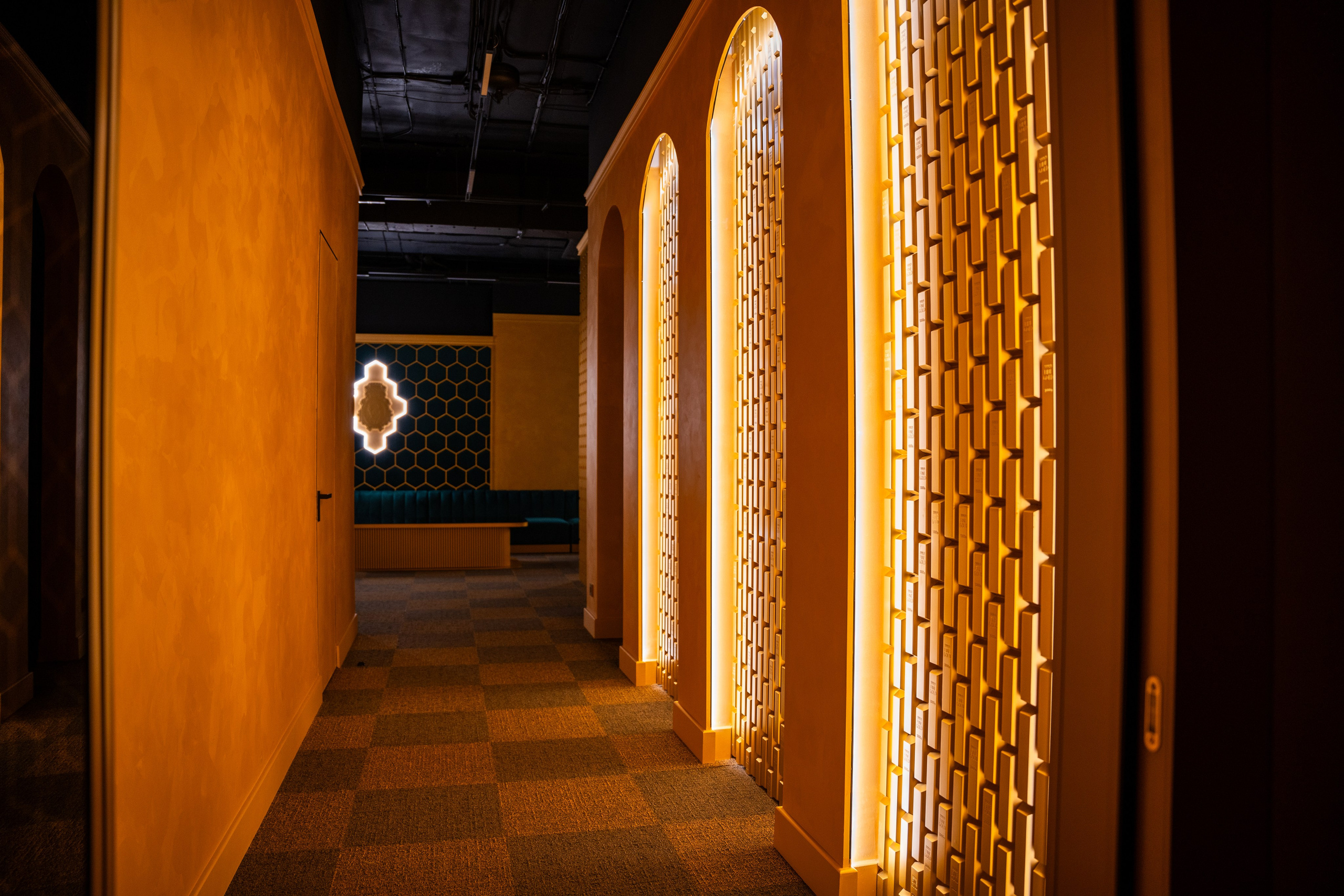 Фотосъемка интерьера стриптиз-клуба Hefner — элитный клуб Краснодара. Интерьерная фотосъемка клуба Hefner в Краснодаре — профессионально. Шедевры для Вас! Фотограф и Видеограф в Краснодаре Пахиев Руслан