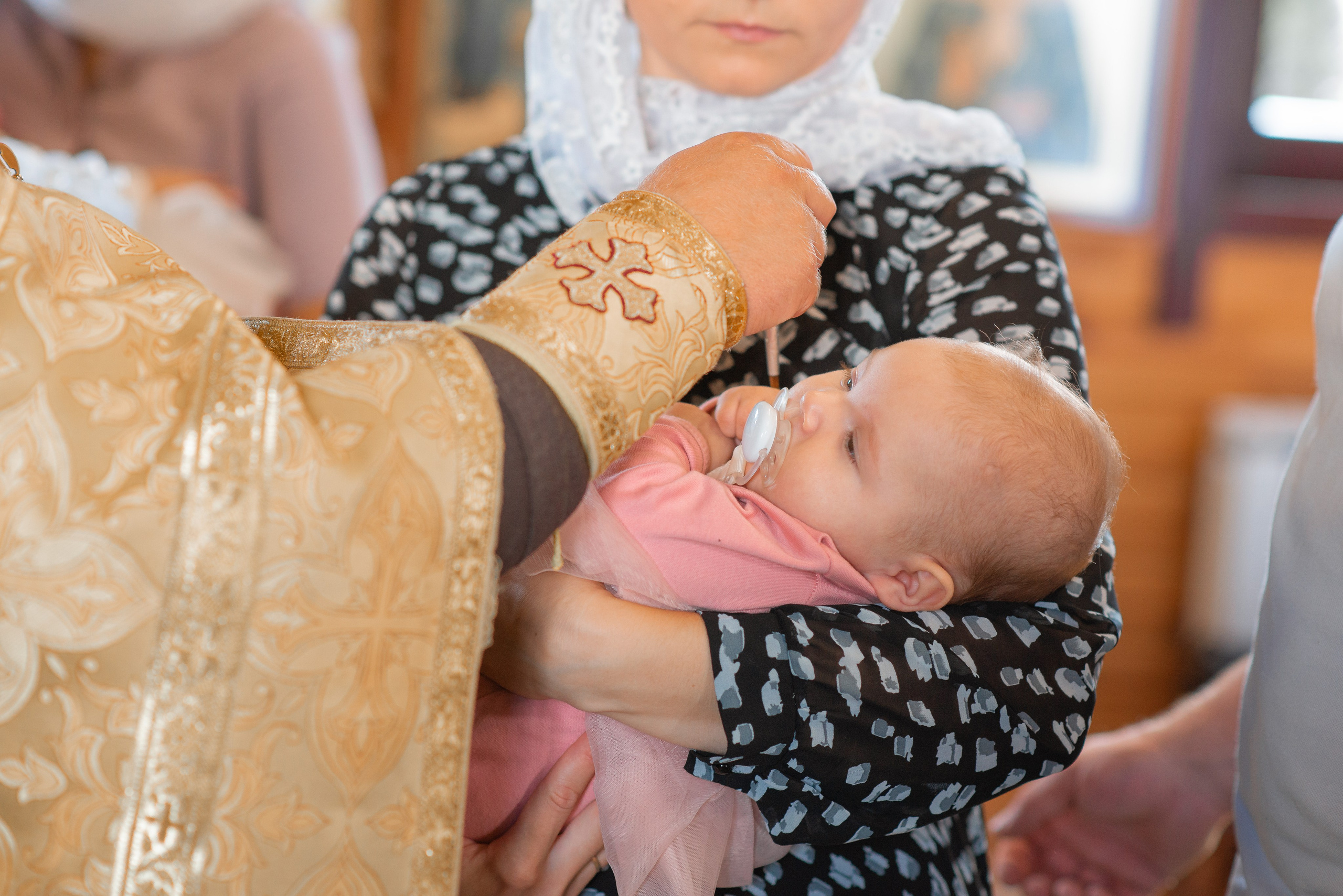 Крещение сестрички хр. Николая Японского. Семейный фотограф на выписку из роддома и крещение Минск Настя Гришук