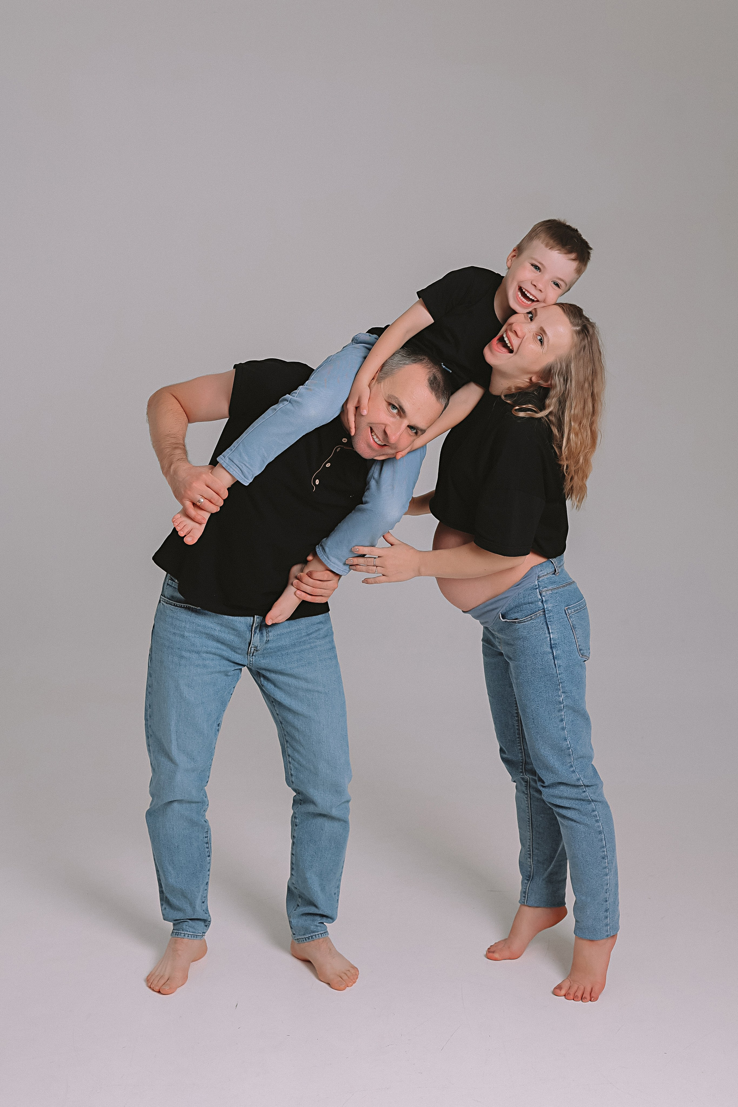 Фататум циклорама и зал. Семейный фотограф Тюмень, фотограф на роды Салмина Мария