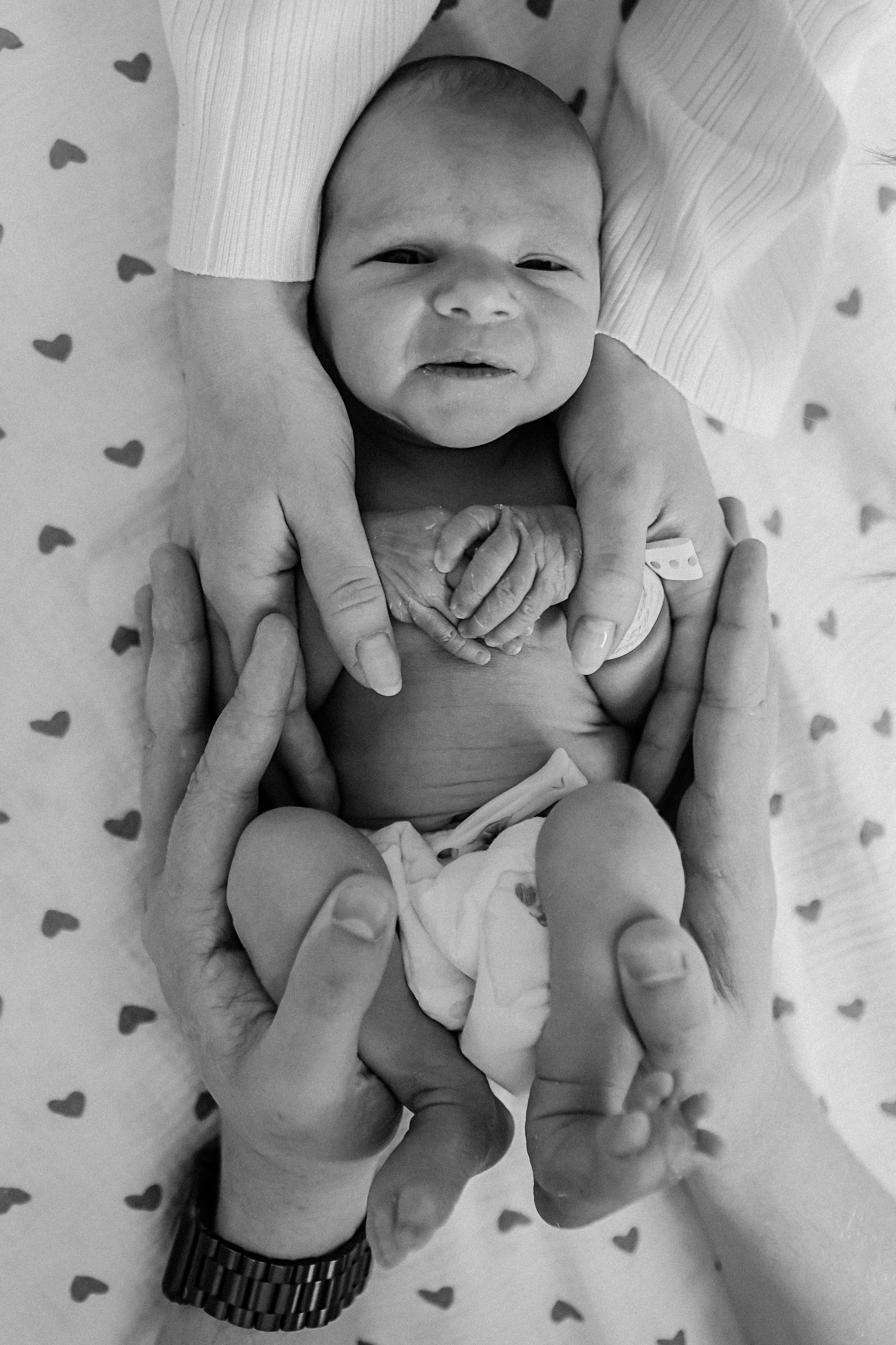 Выписка палата+внизу ПЦЭ. Семейный фотограф Тюмень, фотограф на роды Салмина Мария