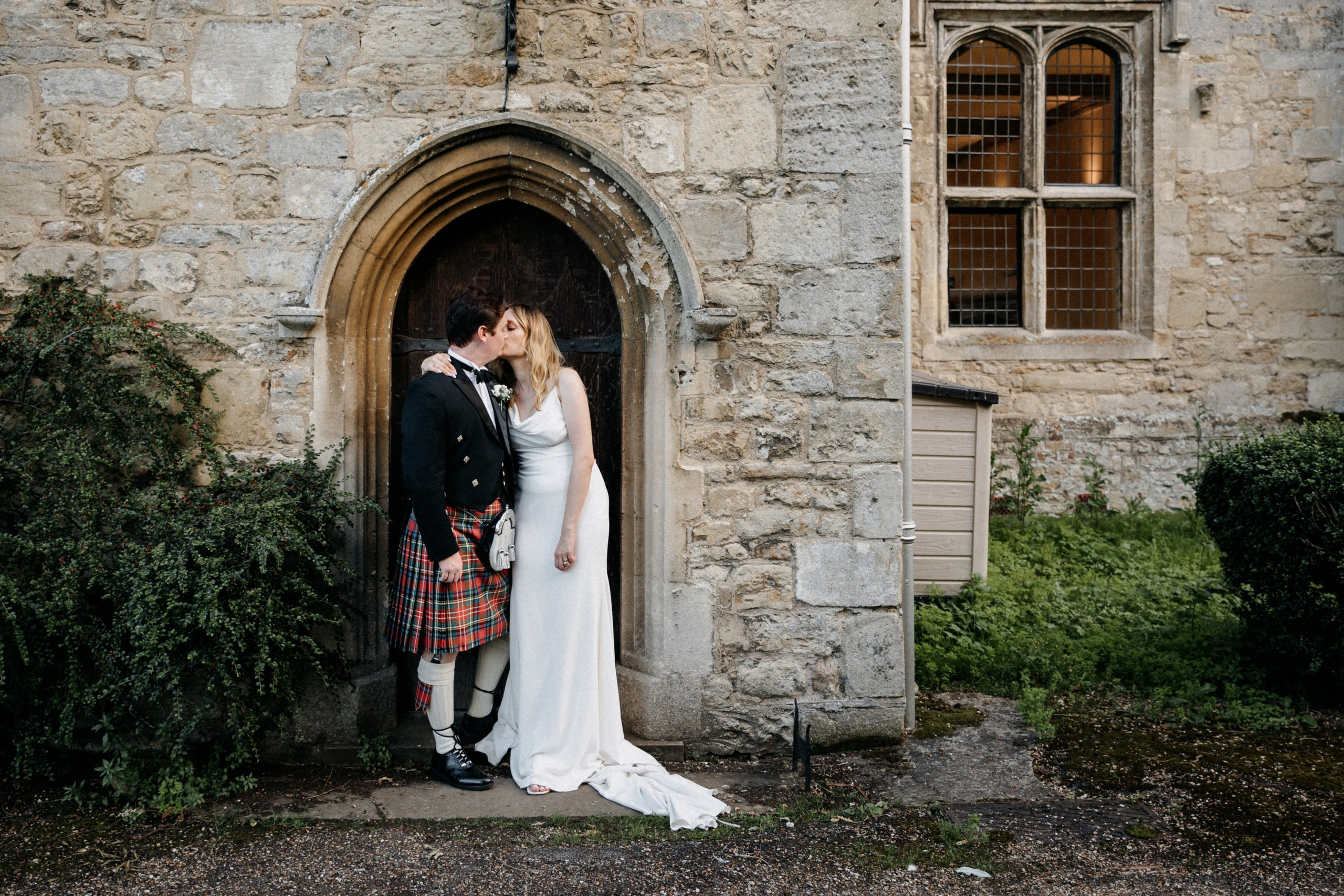 Ana & Tom Wedding at Notley Abbey. Moments Catchers — Wedding Photography & Video Duo in London