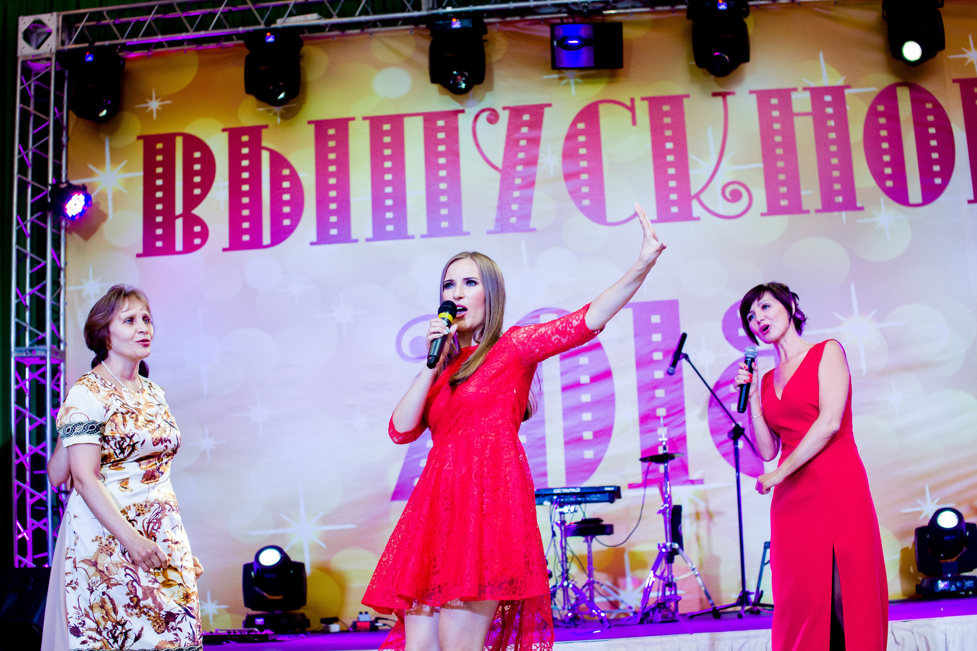 Выпускная фотосъёмка. Фотограф на выпускной. Cherkasovpro.ru