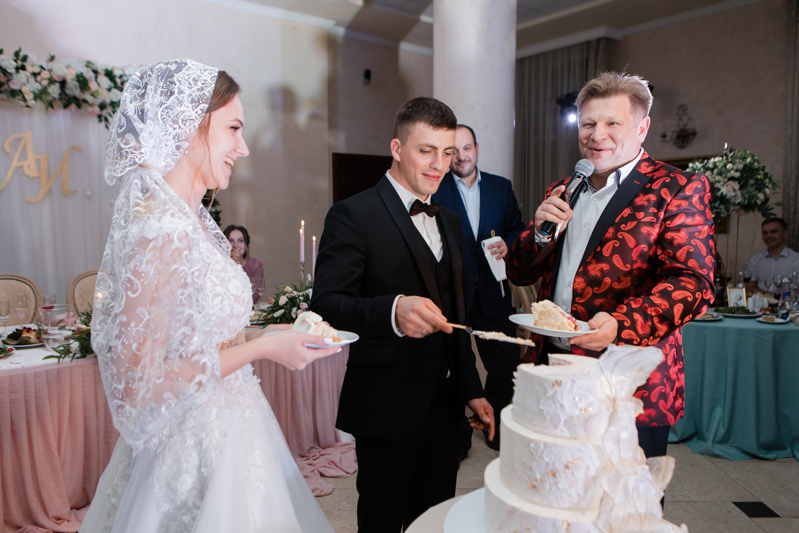 Свадебная фотосъемка Михаила и Ольги. День нашей свадьбы. Видеосъемка и фотосъемка свадеб. Фотограф и оператор на свадьбу. Видеосъемка подкастов, собственная видео-фотостудии. Предметная фотосъемка