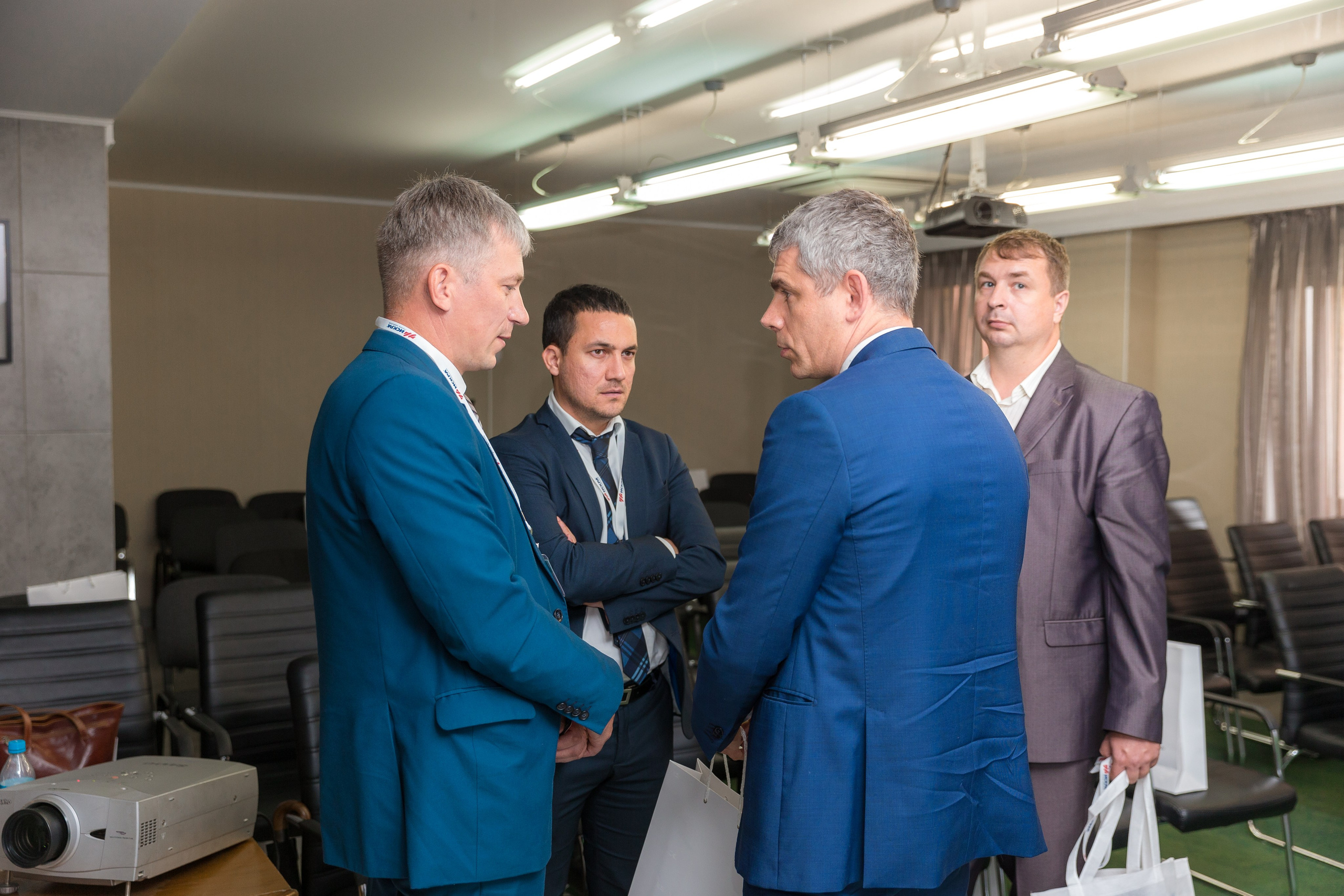B2B-переговоры участников форума, деловая репортажная съёмка Санкт-Петербург