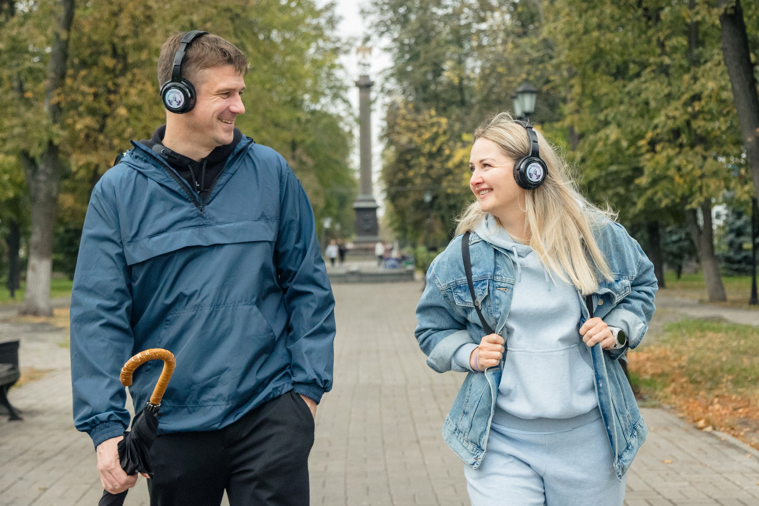 Экскурсия. На каждом снимке всегда два человека: фотограф и зритель