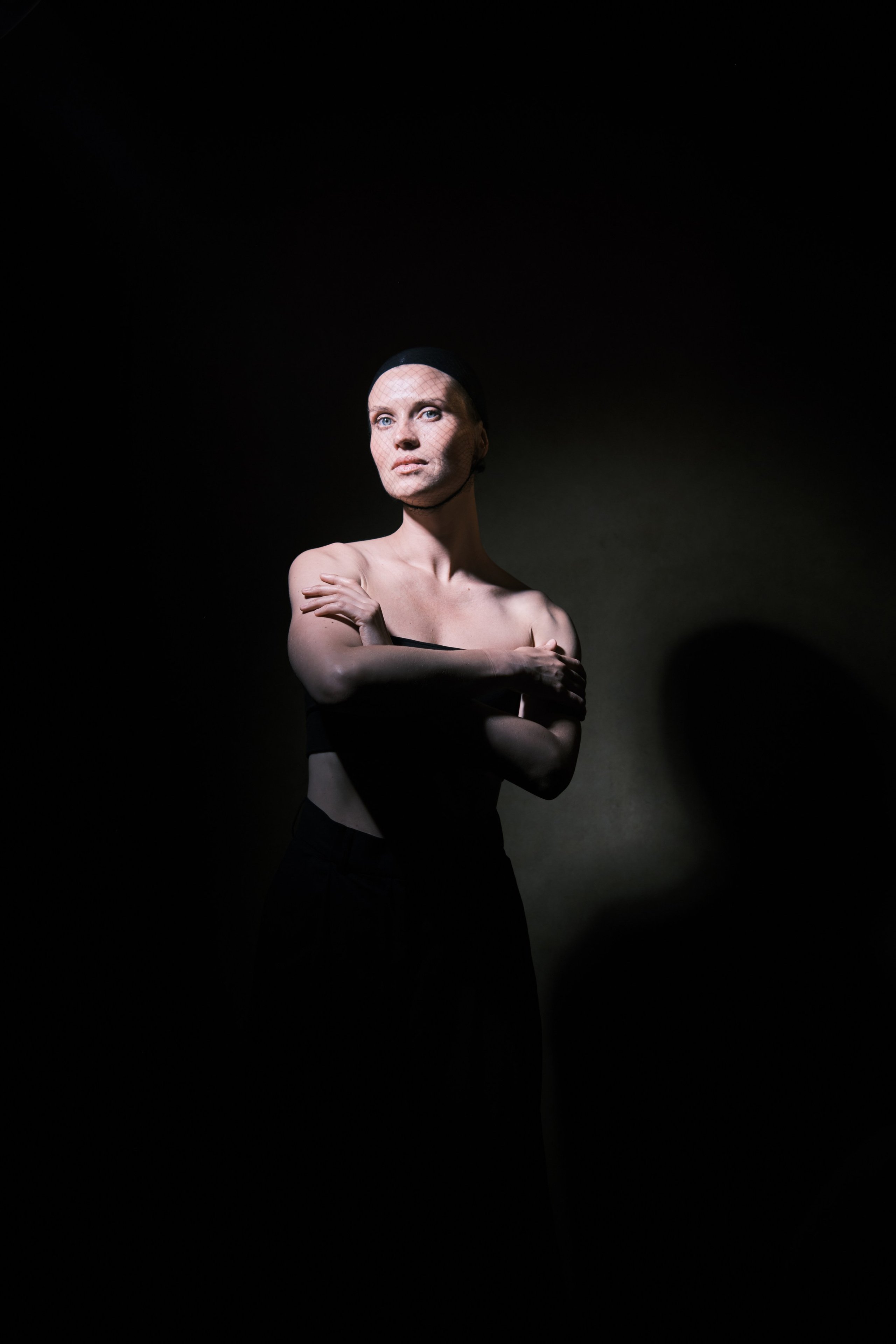 Художественный портрет в драматичном освещении