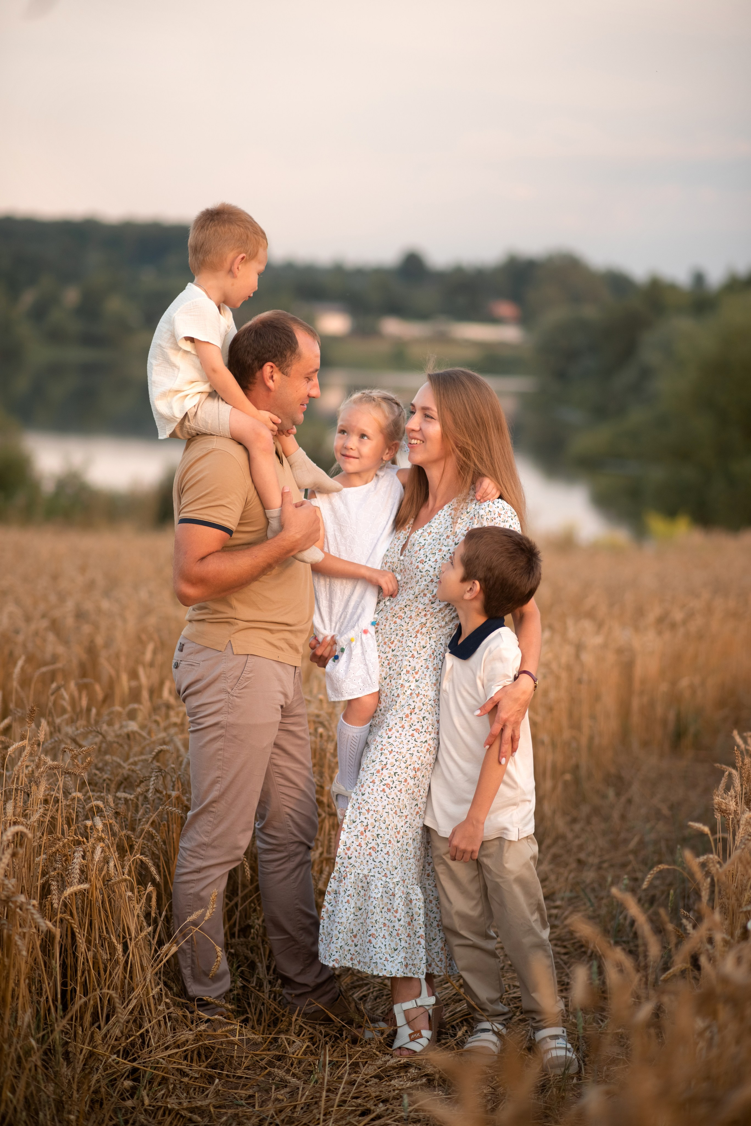 Семейная фотосессия в пшеничном поле. Семейный и детский фотограф в Туле Светлана Воронкова