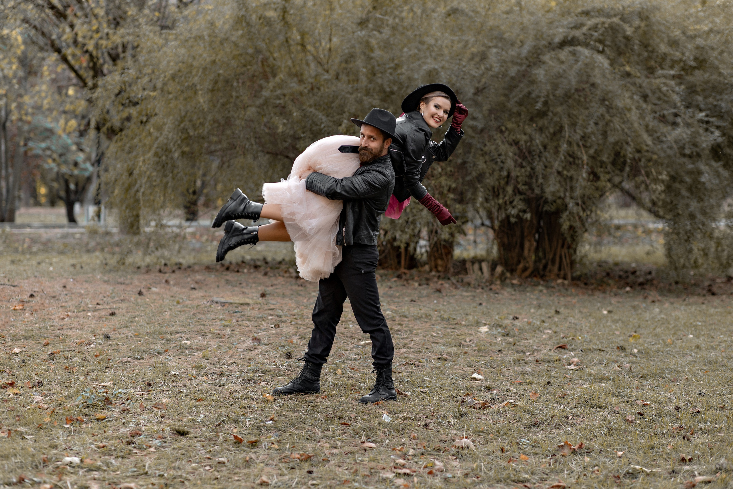 Выездные фотосессии. Съемка для влюбленных. Фотограф-стилист Крым Прокат одежды в Крыму. Фотосессии в Крыму