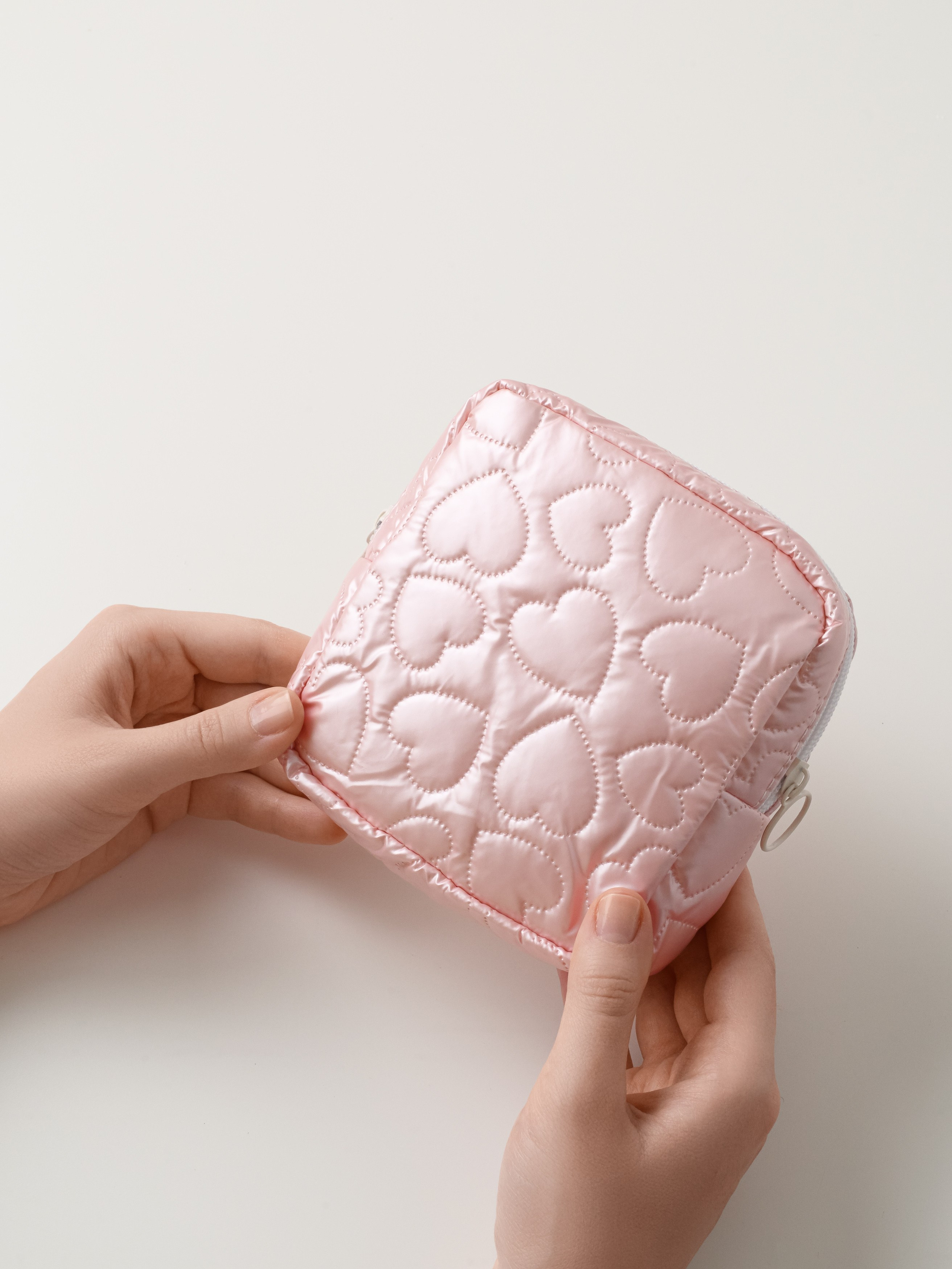 Косметички. Предметный фотограф, инфографика и видео в Санкт-Петербурге