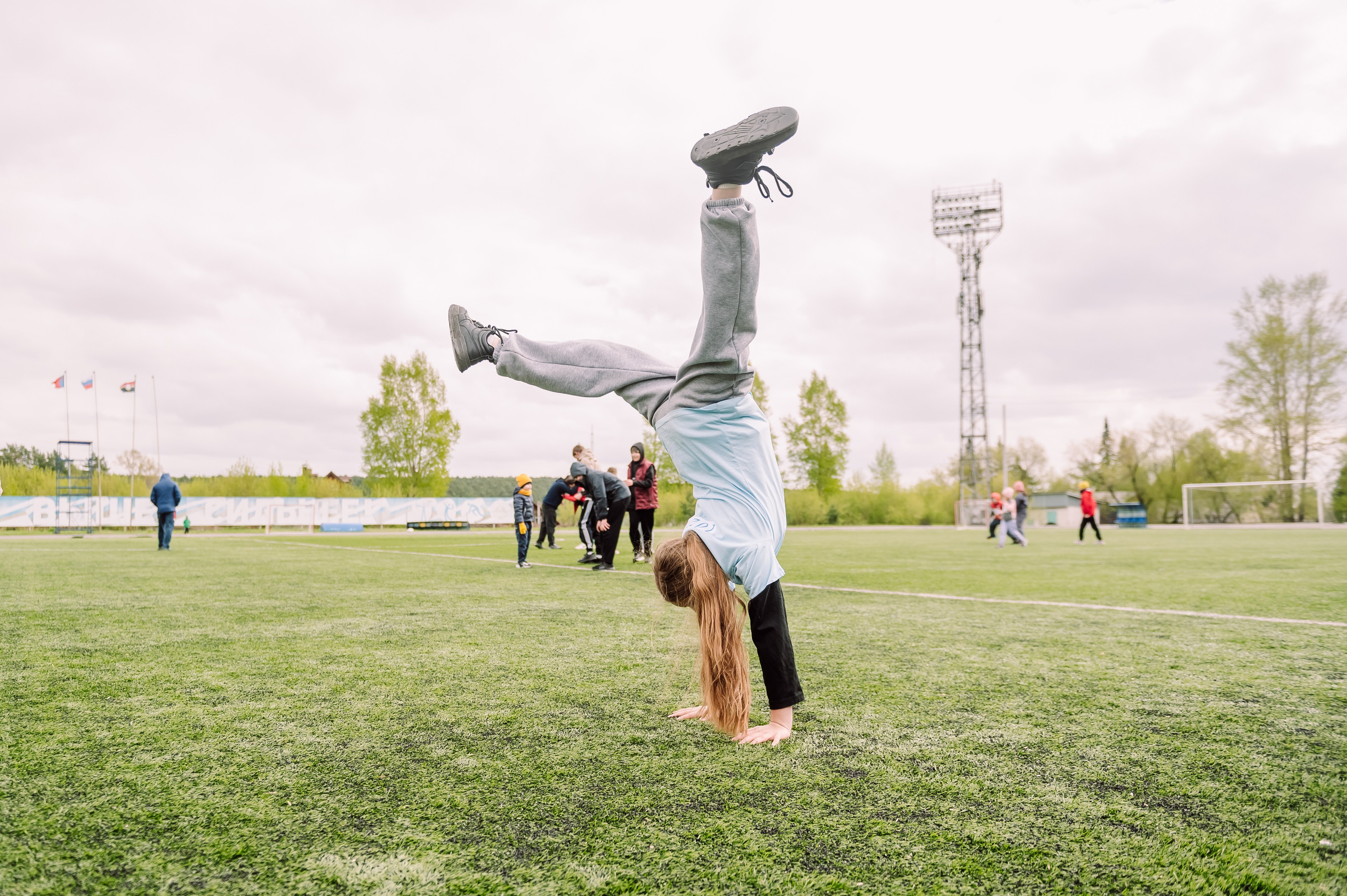 Пасхальный забег «Вера и Спорт» на стадионе Шахтёр. Детский фотограф, семейный фотограф и репортажи в Кемерово