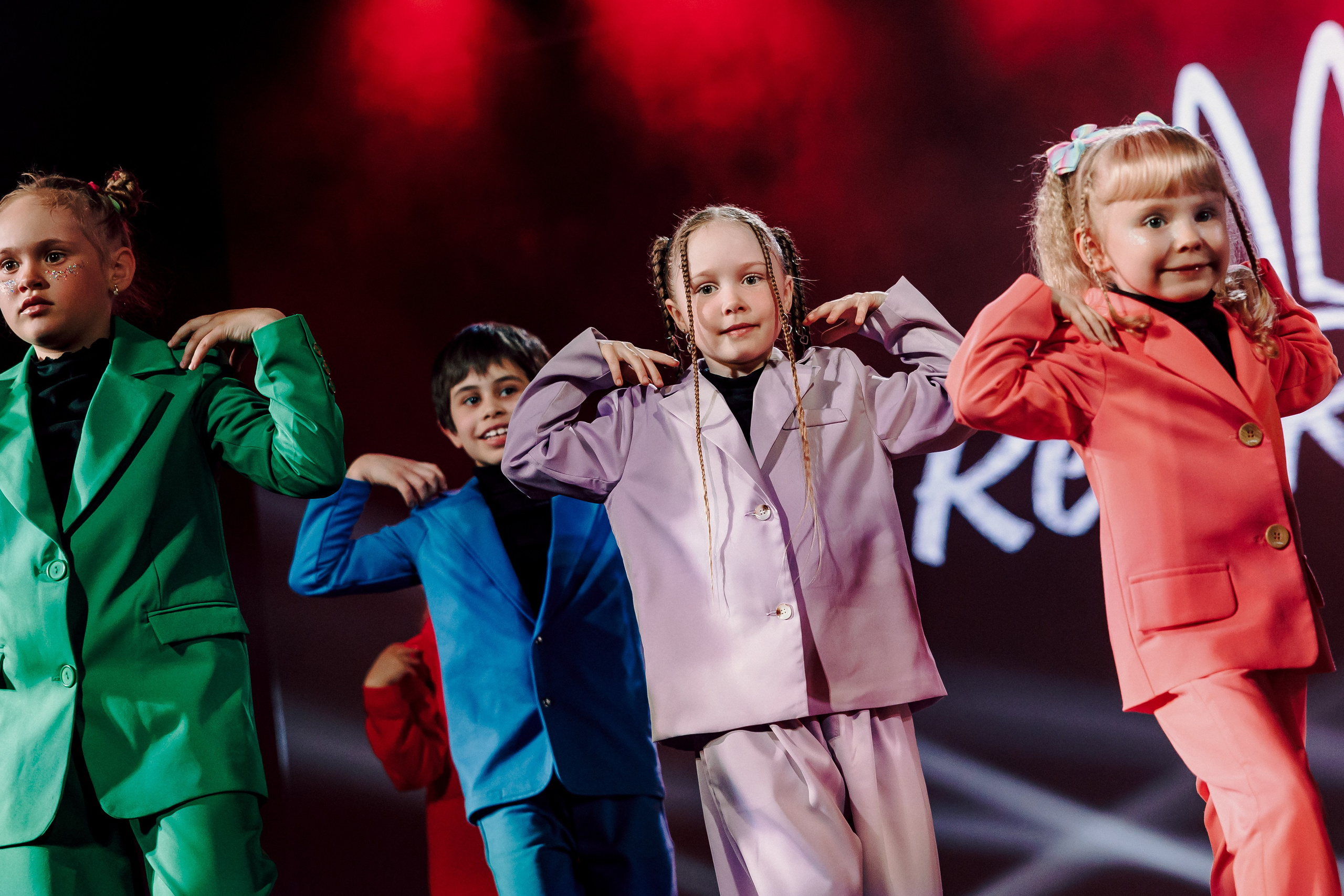 Отчётный концерт танцевальной школы «Red Rabbits» 2025. Лёшка Варзегов — фотограф