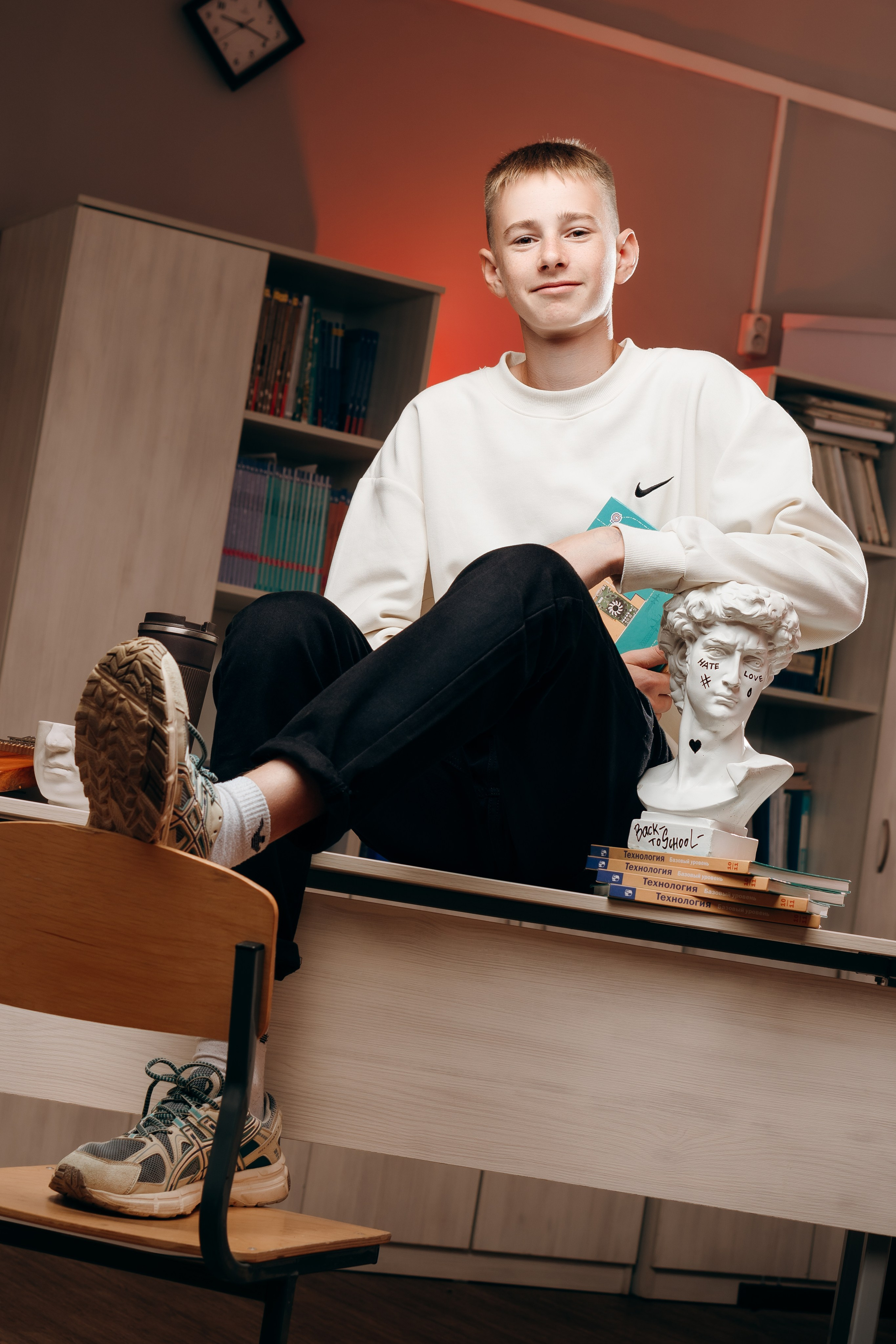 Профессиональная школьная фотография и создание выпускных альбомов в Хабаровске. Современные, яркие и запоминающиеся фотографии для школьников. Уникальный дизайн обложек выпускных книг, которые станут настоящей памятью о школьных годах. Закажите качественные фото и стильные альбомы для выпускников в Хабаровске. Нажмите заказать Выпускные Альбомы ( Дипломы ) в Хабаровске и мы свяжемся свами.