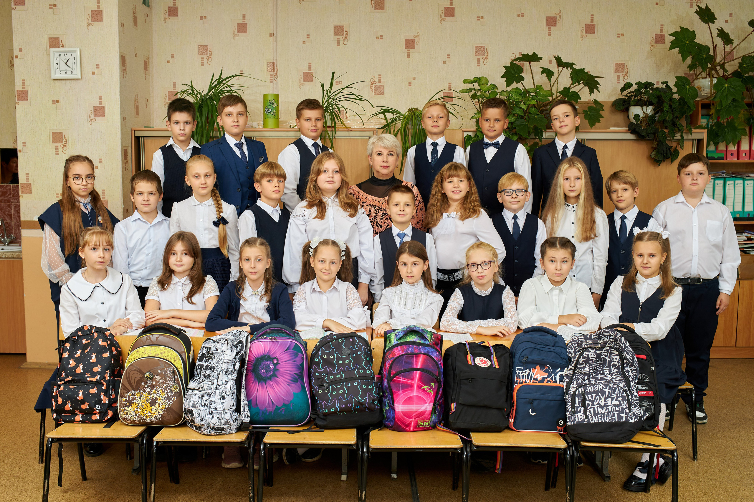 Средние общие. Школьный фотограф Леонова Наталия