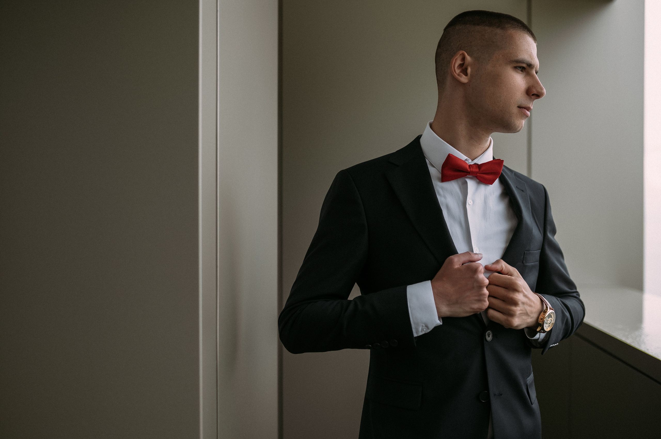 Свадебное утро и прогулка красивой яркой пары. Свадебный и семейный фотограф в Симферополе Дарья Маркова