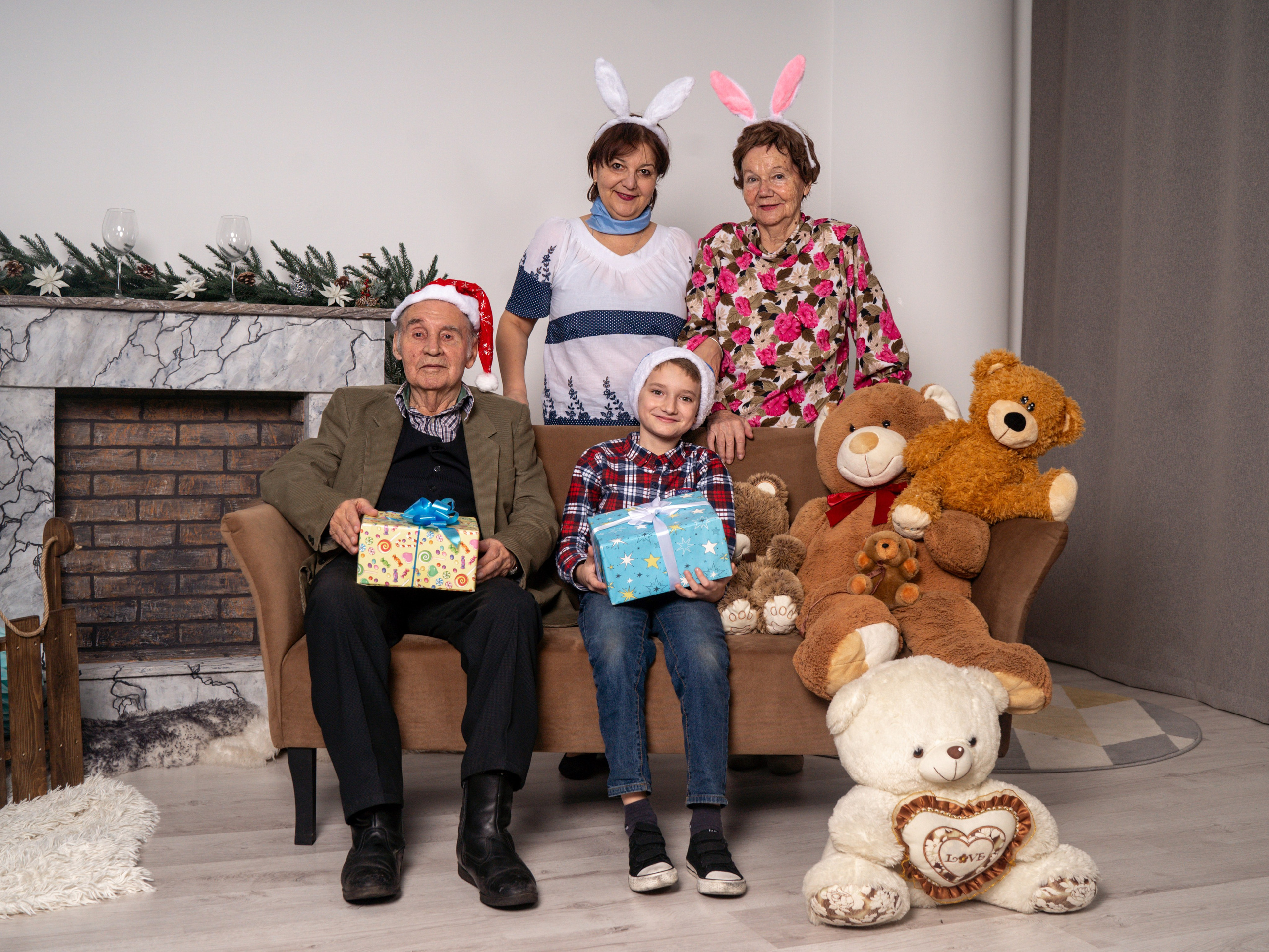 С бабушками. Фотограф Зинаида Евдокимова