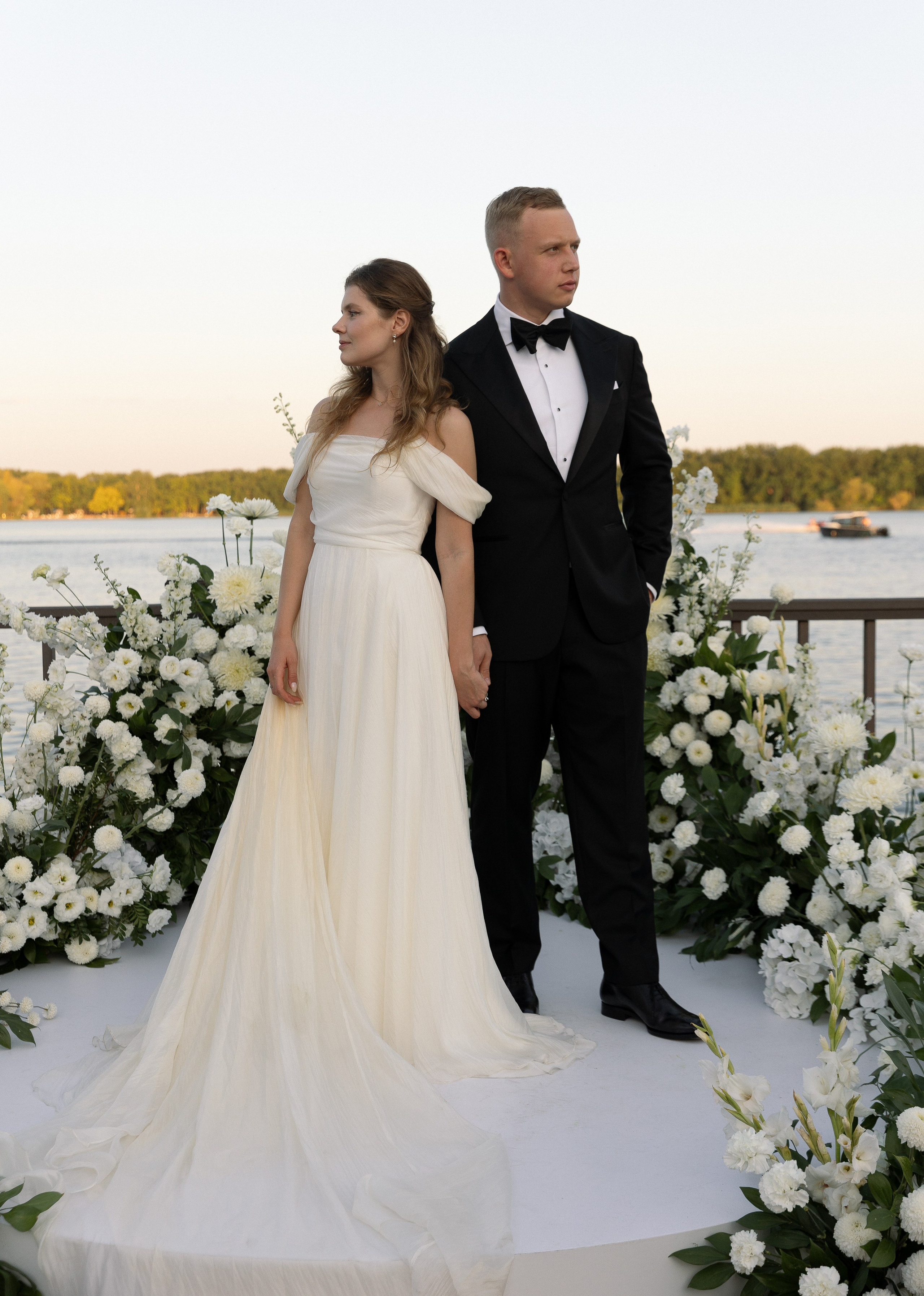 17|08|25. On Emotions агентство