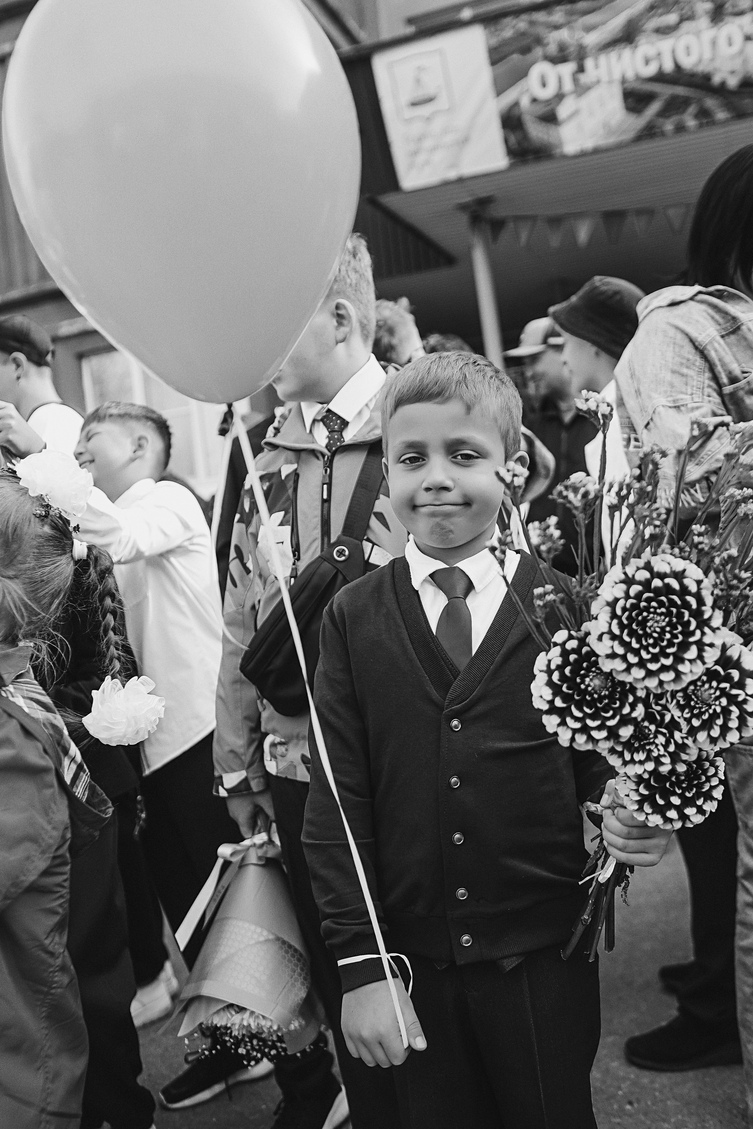 1 сентября линейка+кл час+портреты. Семейный фотограф Тюмень, фотограф на роды Салмина Мария