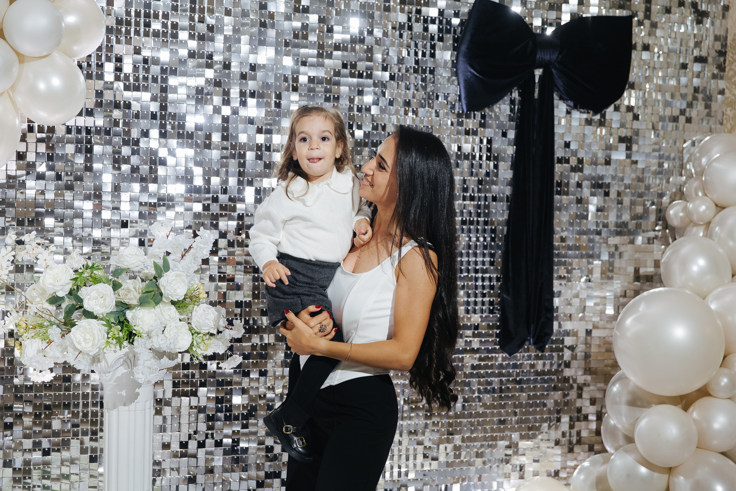 Ани и Назели. 35&5 День рождения, «Янтарь». Фотограф в Красноярске Надежда Воскресенская