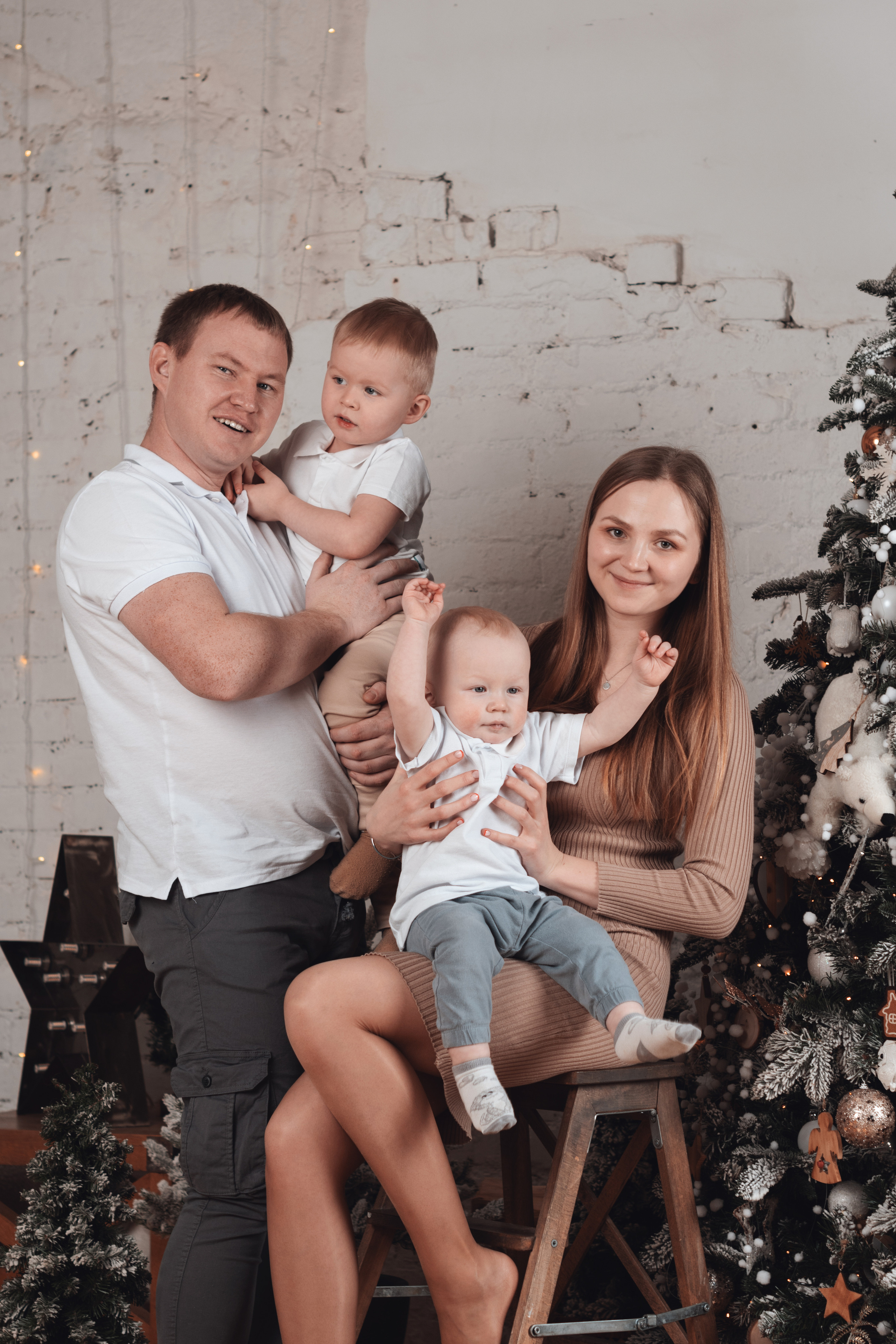 Семейная фотосессия в фотостудии Санкт-Петербург. Фотограф Санкт-Петербург Конюхова Мария