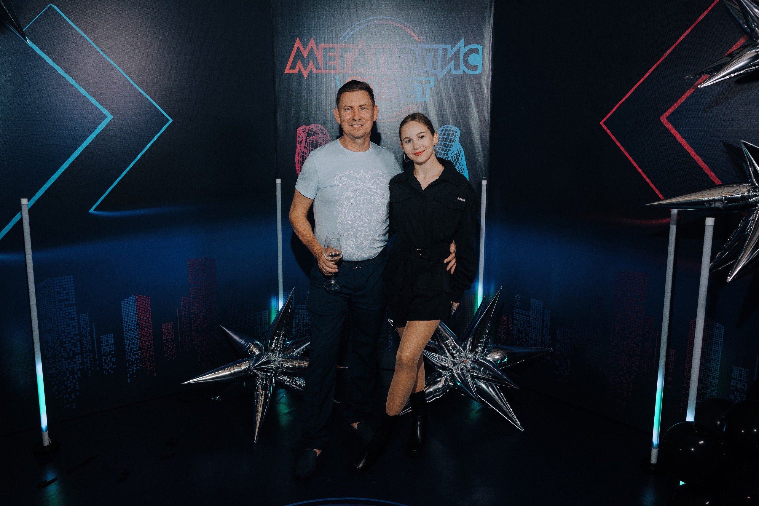 20 ЛЕТ МЕГАПОЛИС ЧЕЛЯБИНСК ХЕДЛАЙНЕР ЕЛКА. Репортажный фотограф Зуев Роман г. Челябинск