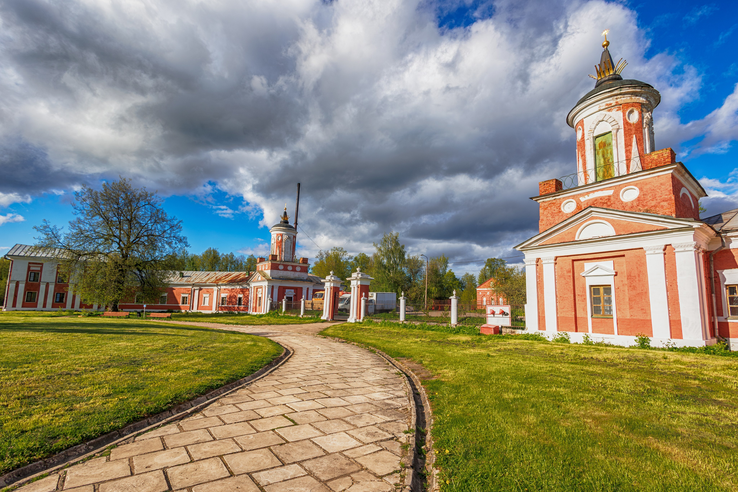 Тайны Яропольца: Усадьба Гончаровых и следы Пушкина. 1000 куполов России, фотопроект Вадима Квятковского и Надежды Ельцовой
